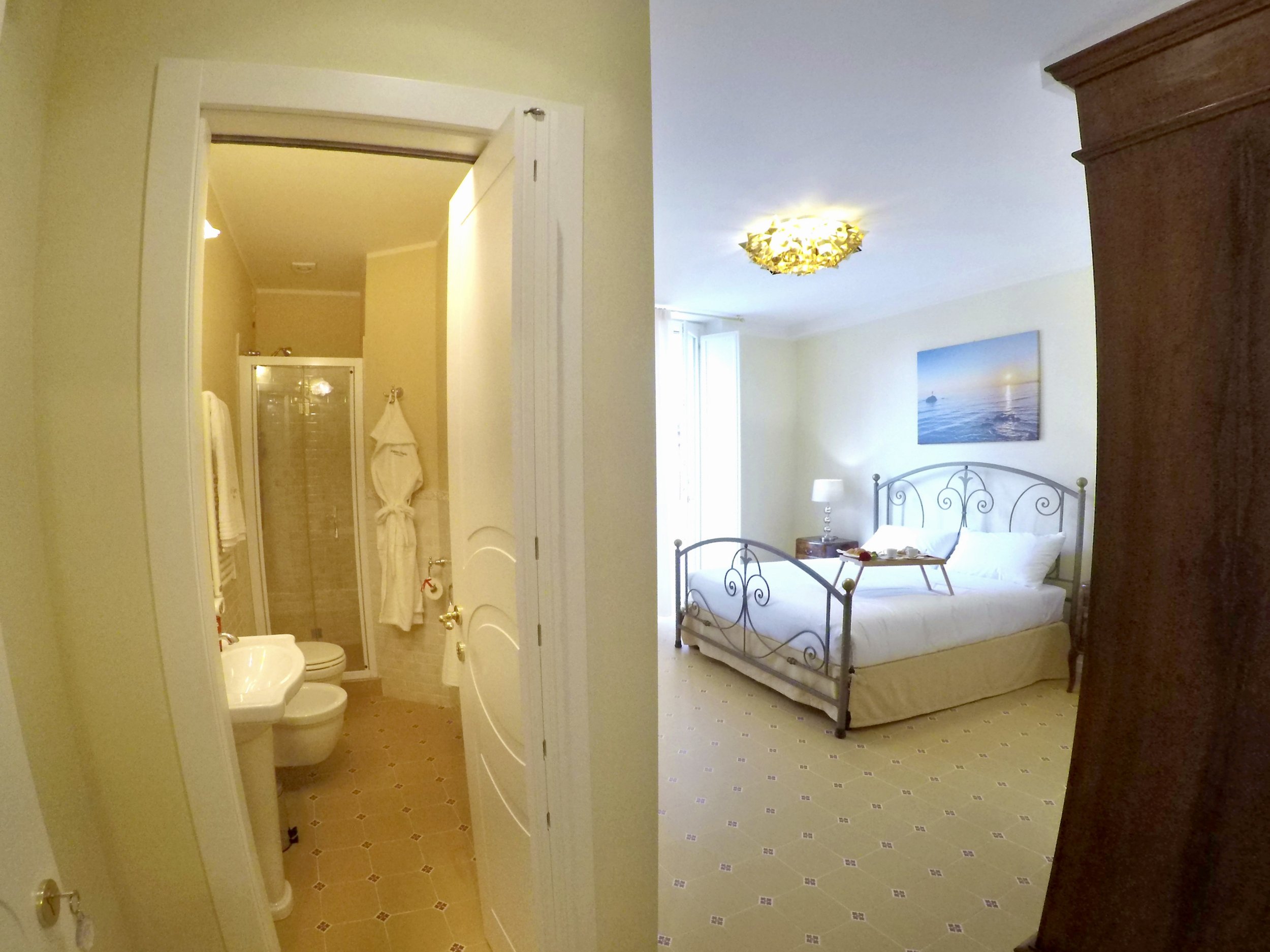 Entry view of Deluxe Double room and bathroom