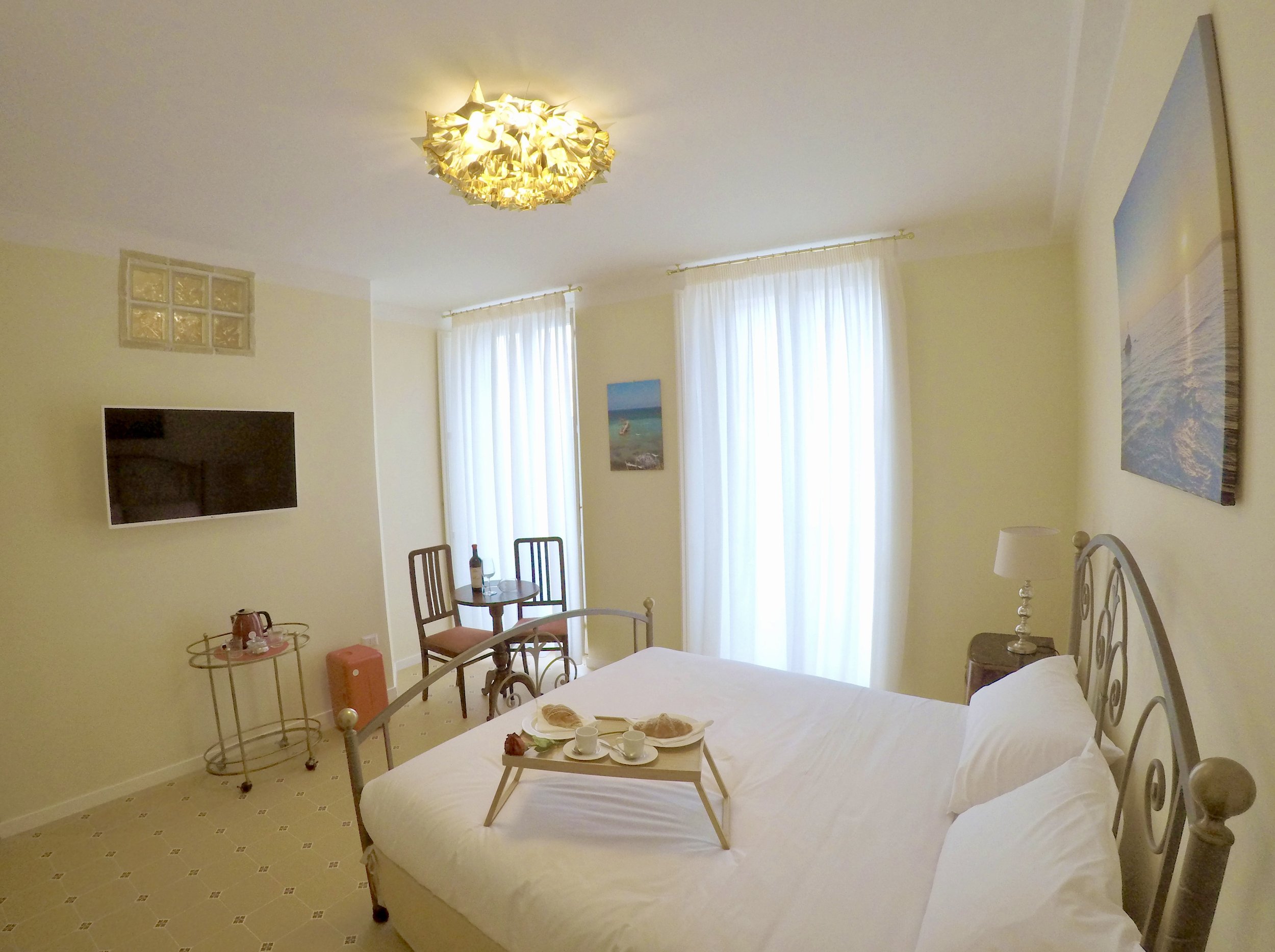 Overview of Deluxe Double room with bed and flatscreen TV