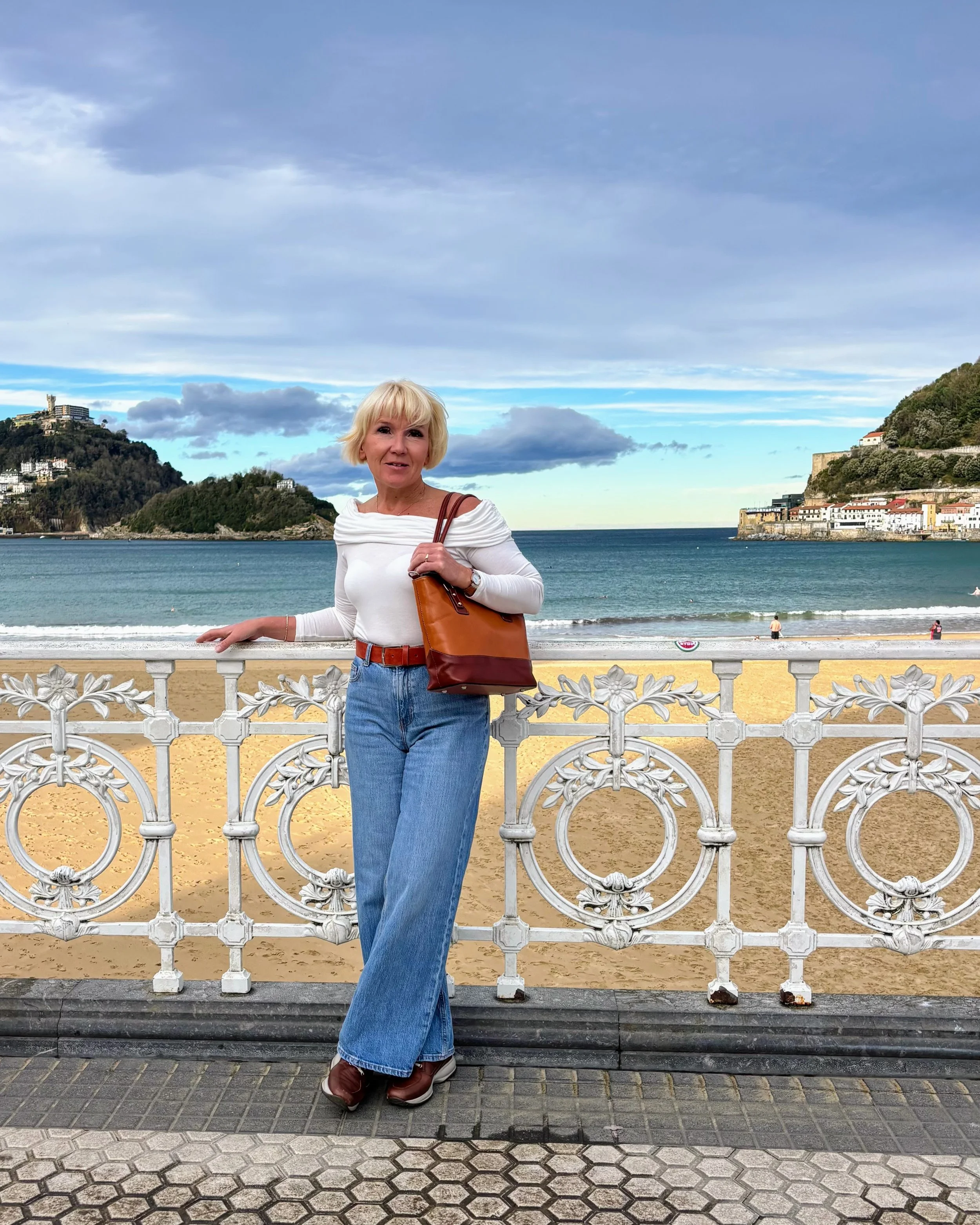 Anita in San Sebastian La Concha_1.jpg