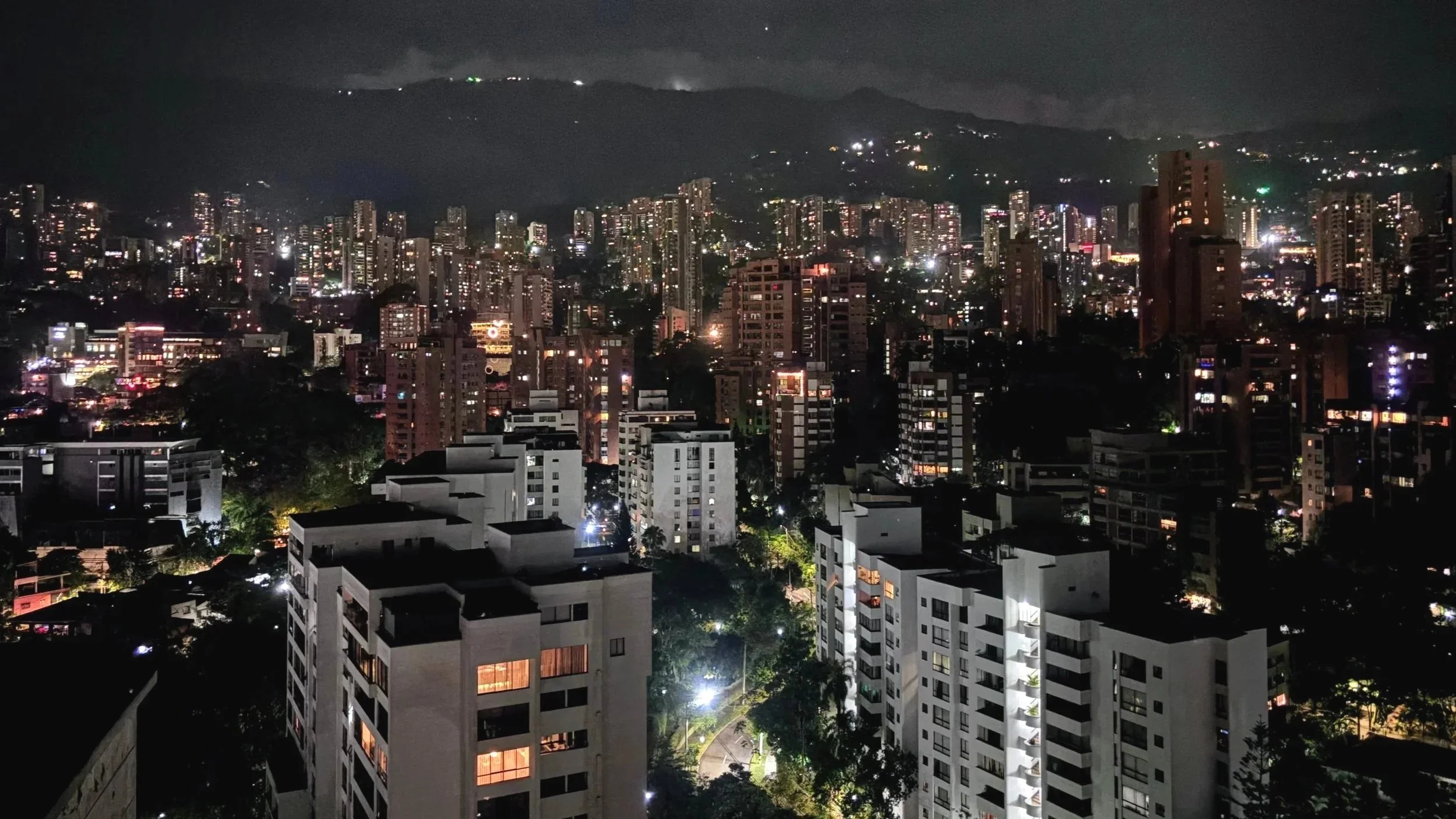 I Love Traveling Solo - Medellín