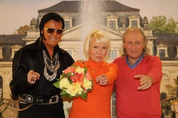 Commitment ceremony with Elvis in Las Vegas