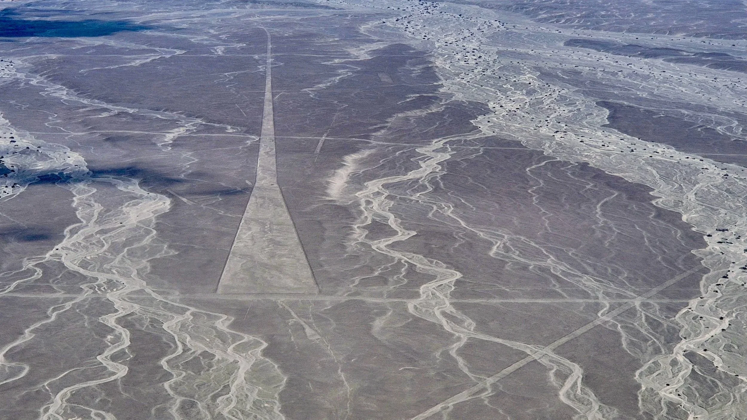 A Nazca Lines geoglyph in the desert, depicting a trapezoid triangle.