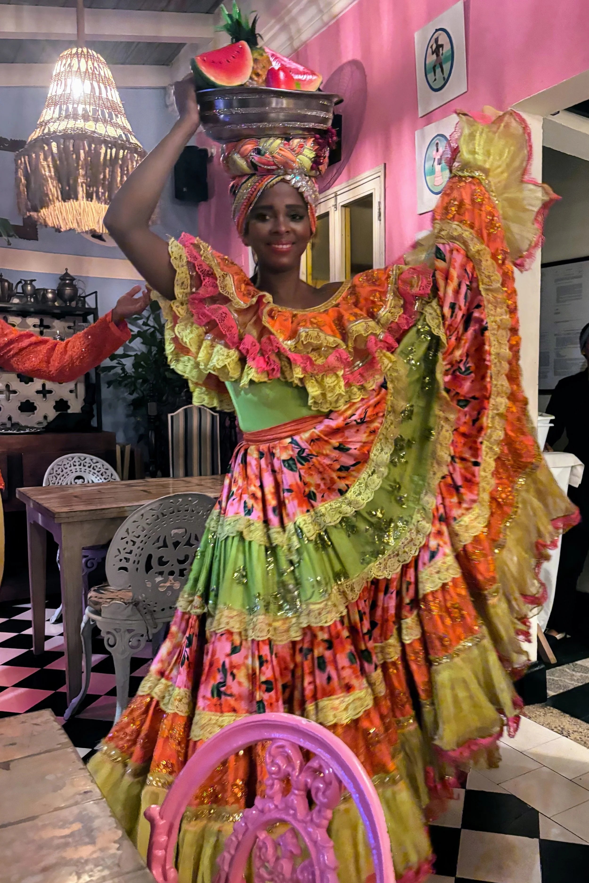 a caribbean dancer at restaurant Candé in Cartagena Colombia