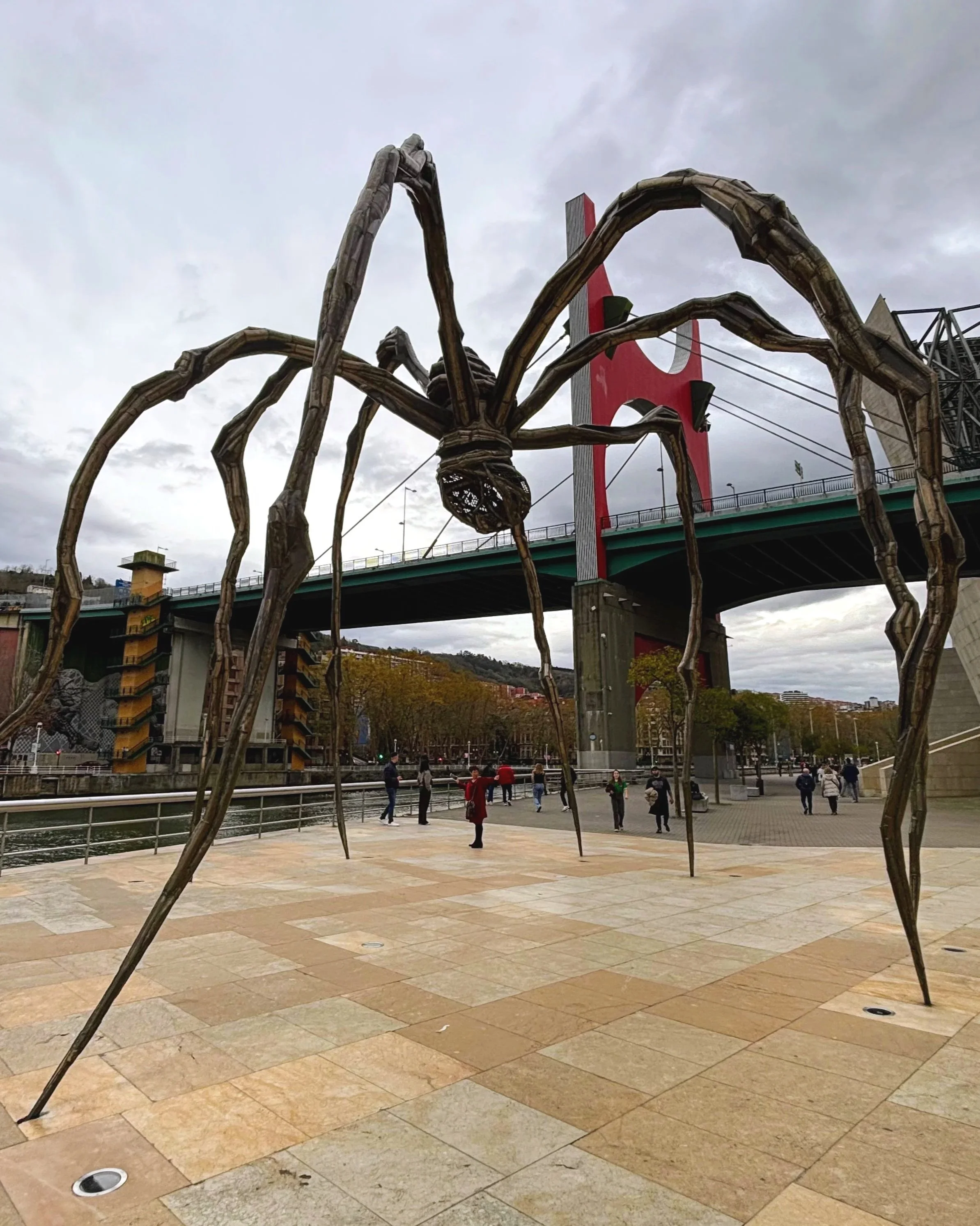 “Maman” sculture by Louise Bourgeois on the riverbank behind Guggenheim Bilbao