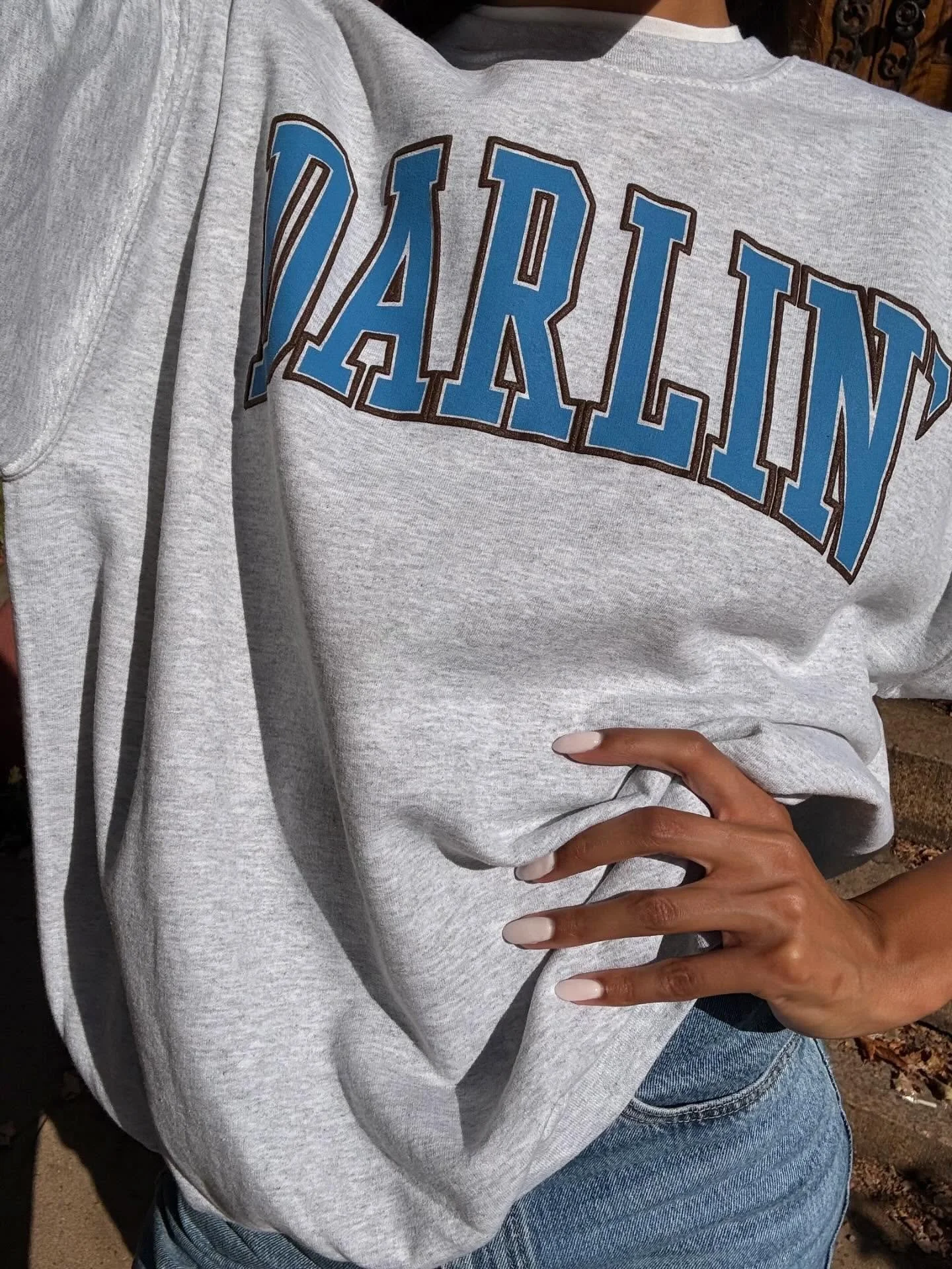 DARLIN&rsquo; and this color combo 🤌🏽

#falloutfit #fall #crewneck style darlin outfit aesthetic fall nails