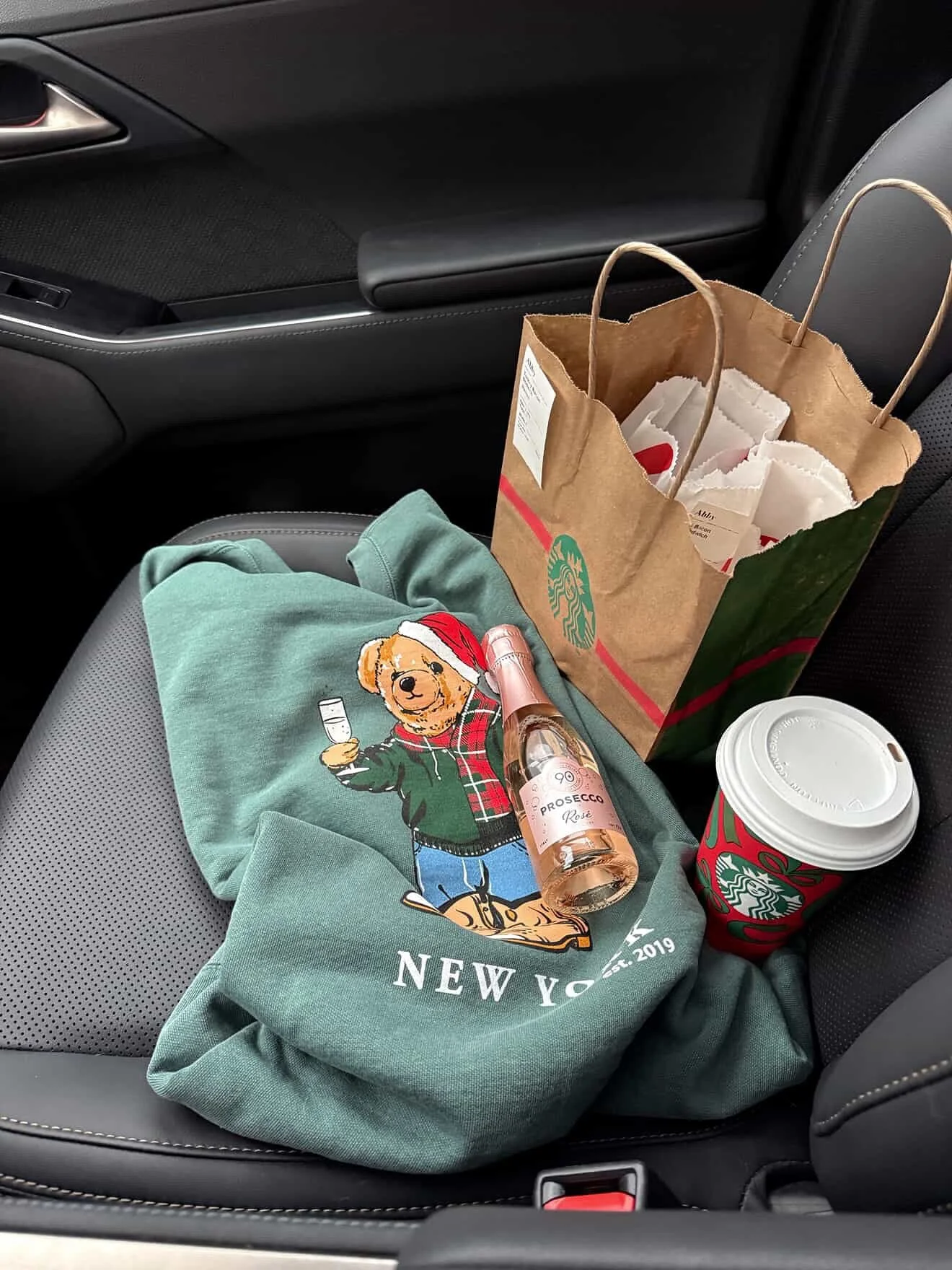 had the best day holiday shopping with all the gals yesterday! thank you everyone who came and as always the most amazing and lovely space and hosts, @anatomielife 🫶🏼 so grateful for you all!!! 

#holidayoutfit #christmasoutfits #christmasaesthetic