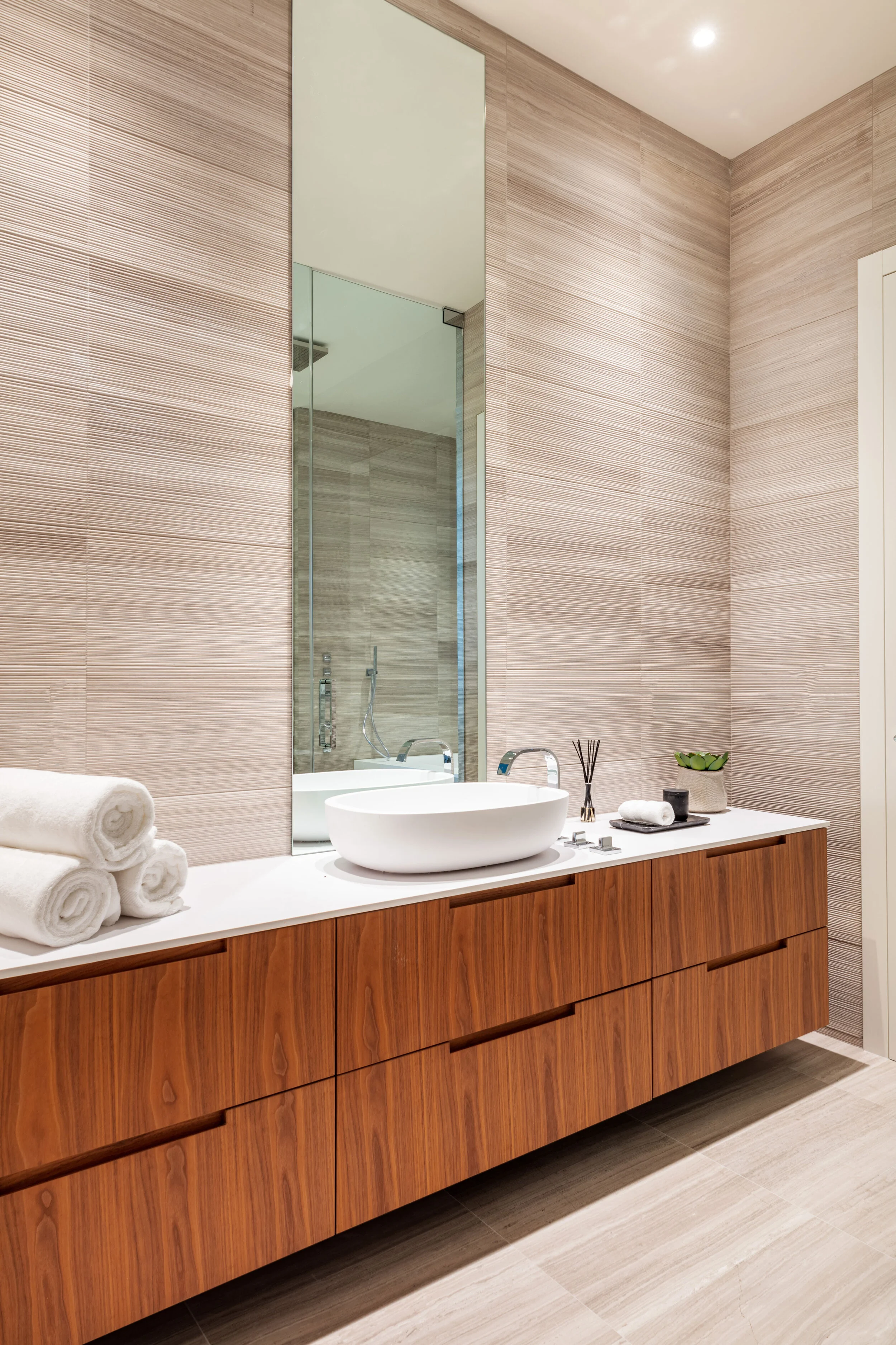 B&B-Italia---201-His-&-Hers-Master-Bathroom.jpg