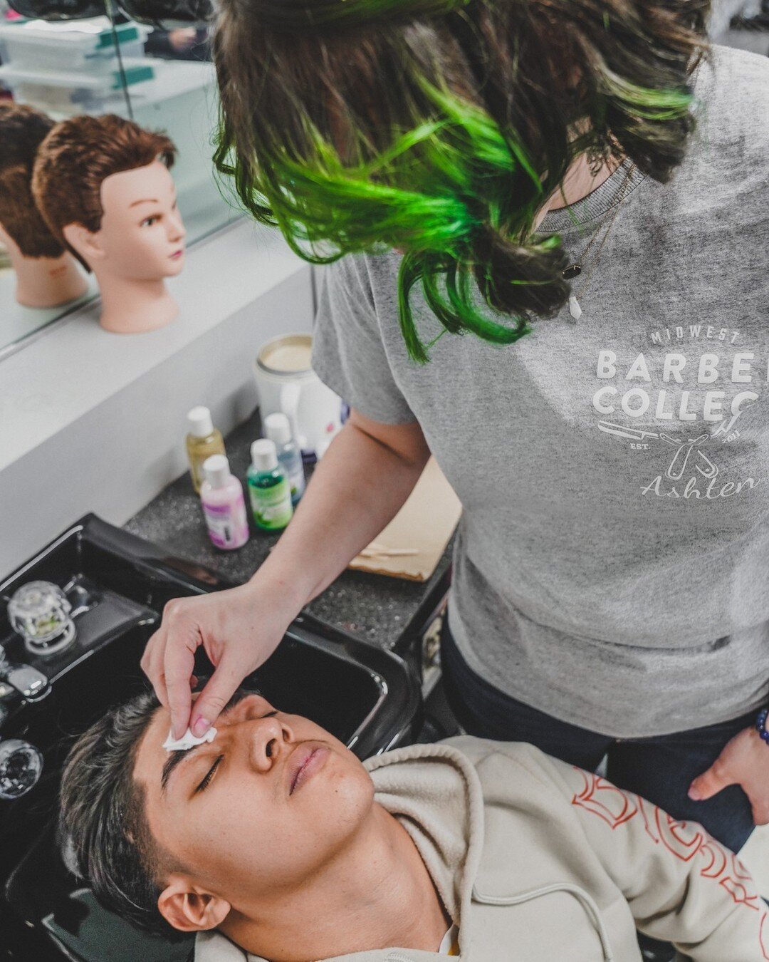Ashten practicing brows! Proper preparation prevents poor performance. 😉 

Have you heard about our crossover program (INDUSTRY RELATED: BARBERING - 500)? Spend 500 hours with us and earn your barber license! 
Tap the link in the bio for more info.
