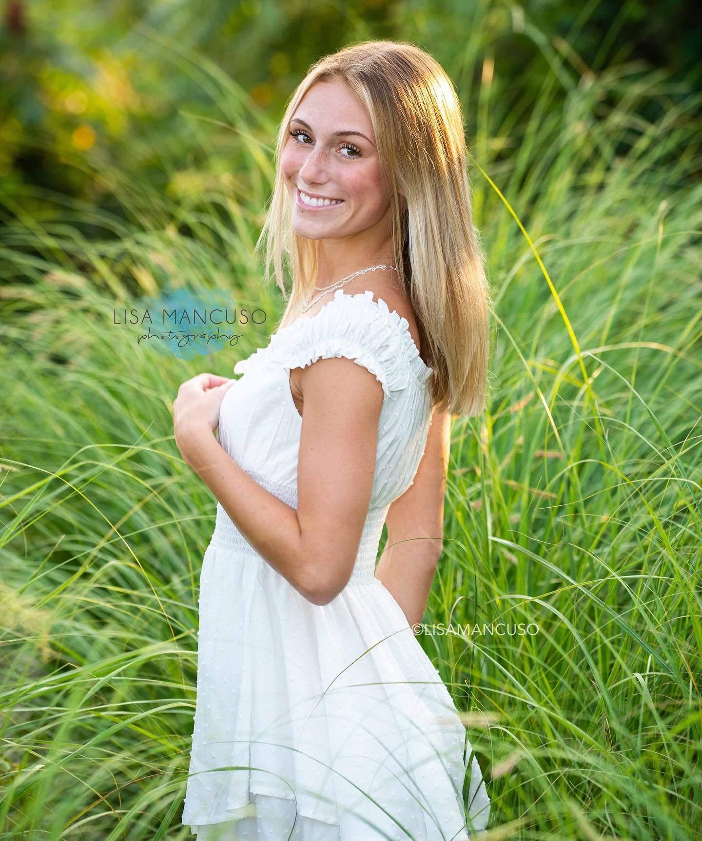 Looking fabulous Olivia!! #lisamancusophotographyseniors #maseniorportraitphotographer #outdoorseniorphotography #lynnfieldhighschoolseniorphotographer