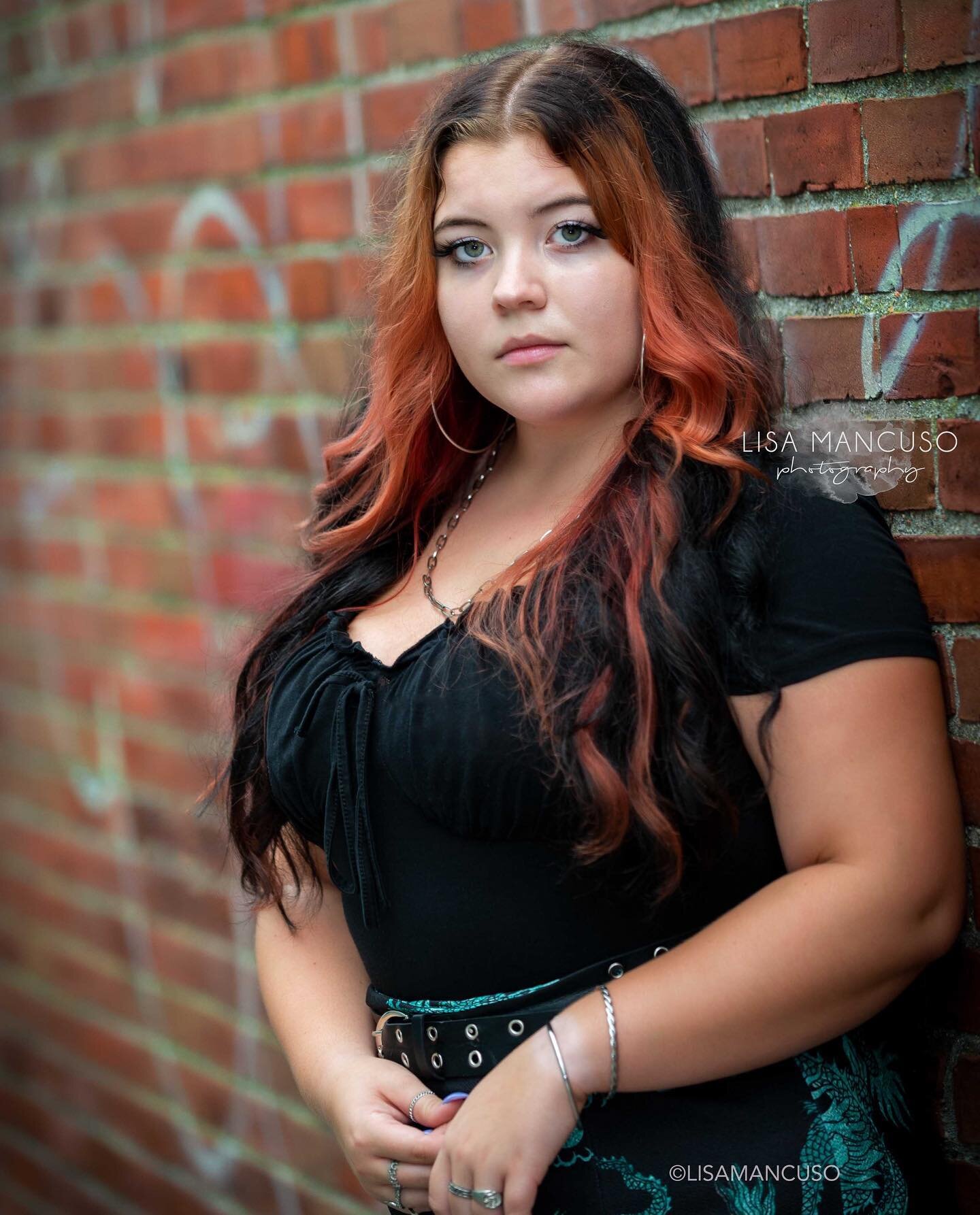 Brooke rocked her urban senior session yesterday! We had so much fun strolling around Salem and discovering different areas for her shoot! Great job Brooke! #lisamancusophotography #lisamancusophotographyseniors #urbanseniorsession #maseniorphotograp