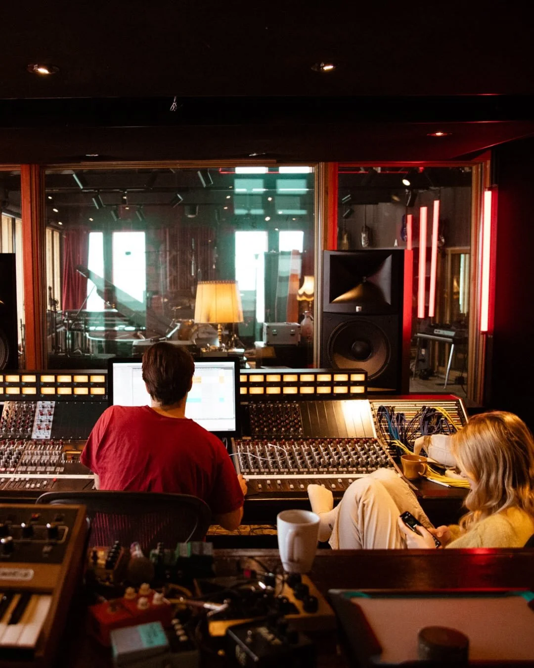 Did you hear we&rsquo;re taking Song:Expo to M&oslash;re and Romsdal?❤️&zwj;🔥

April 23-26, we&rsquo;re moving in at @oceansoundrecordings to make bangers with songwriters and producers from M&oslash;re and Romsdal!

Wanna join us? Head to songexpo.