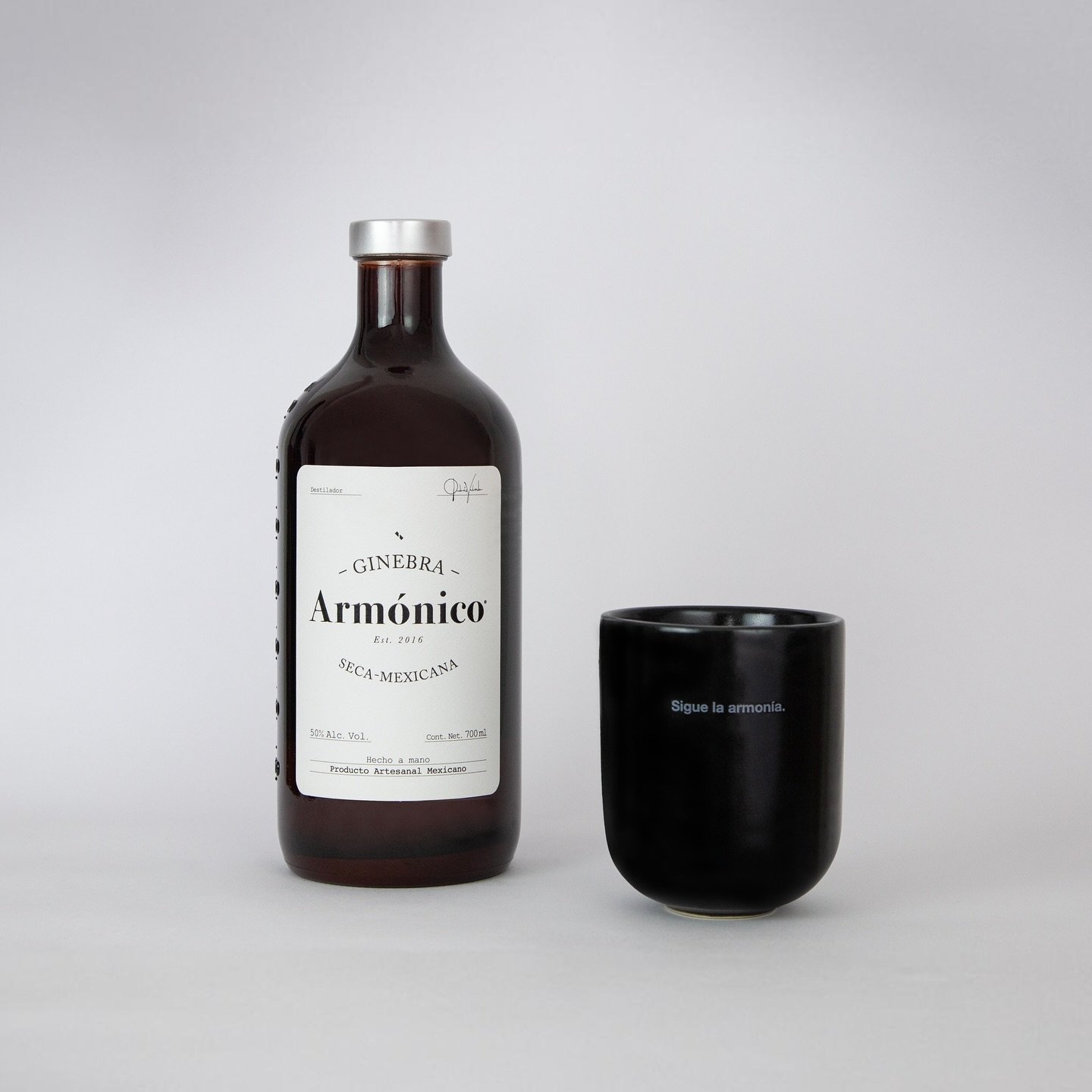Sigue la armon&iacute;a 🌊
.
#designspiration #labeldesign #arm&oacute;nicogin