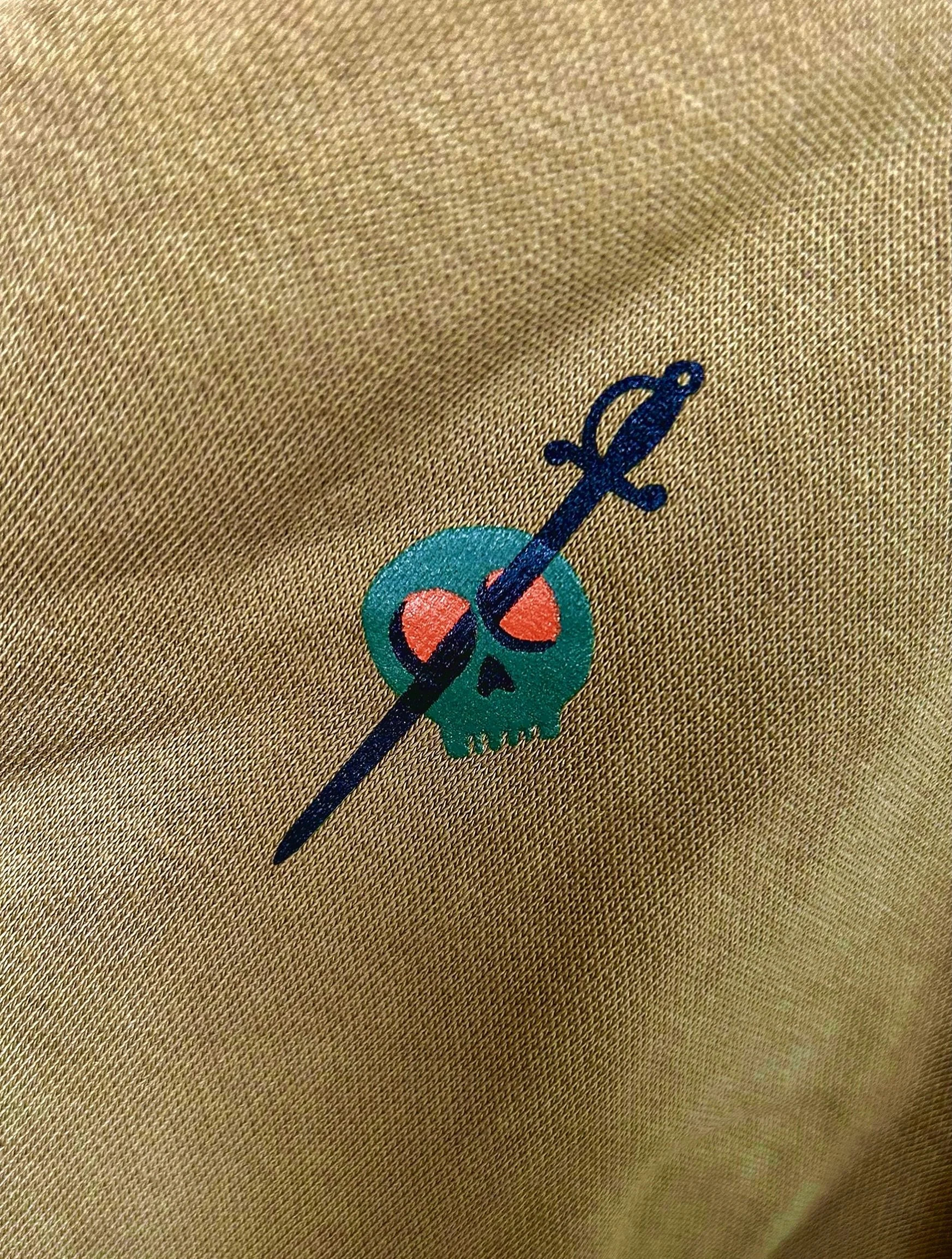 Fun little olive skull logo for @clamdigger - now on merch!
.
#clamdigger #logodesign #caesar #skulllogo #logodesinger