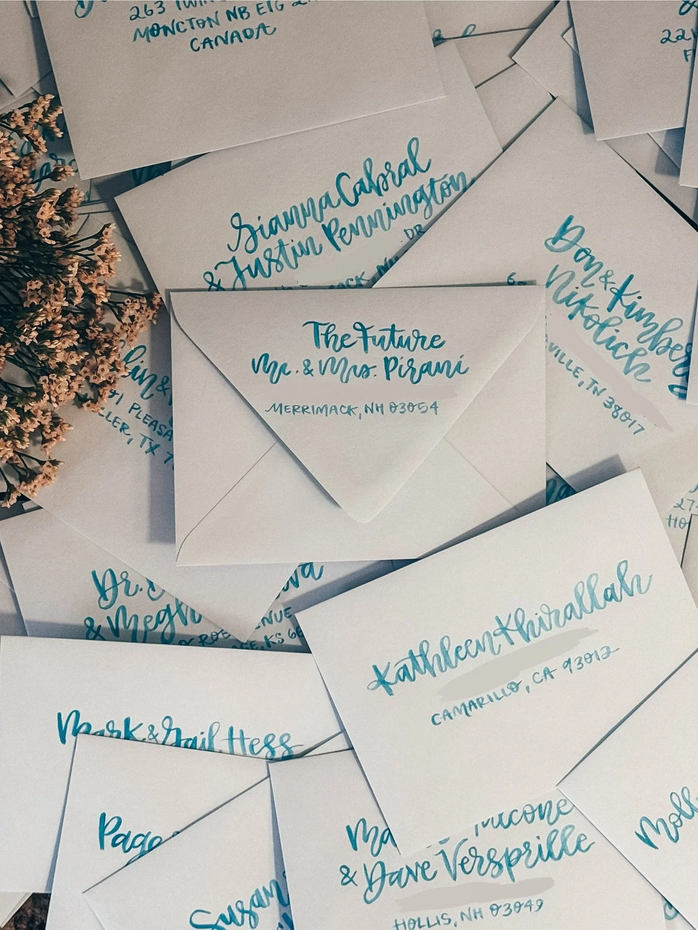 A little midweek reminder that this account is called ALLYNmakes bc I can&rsquo;t settle on making just one thing. BUT I&rsquo;d still quit every other thing if I could address envelopes full time - haha! 

Let me make your mail pretty 🫶🏼