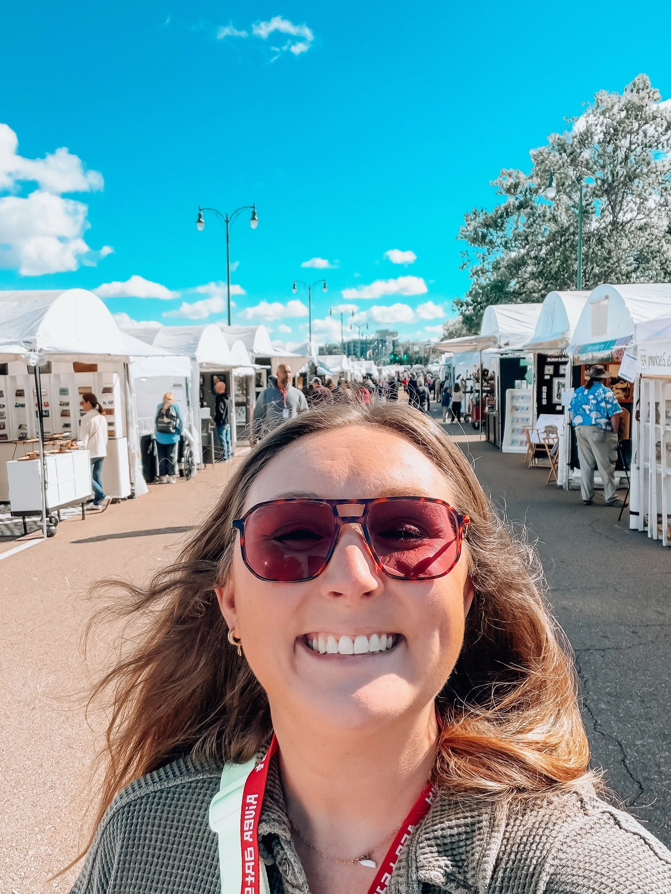 Had the best day being a juror for River Arts Fest for my third year!! Getting to meet and learn about all these amazing artists&rsquo; processes is a dream. Imposter syndrome at its finest! Plus I loved this giant bird&hellip; cap? Is that a birdcap