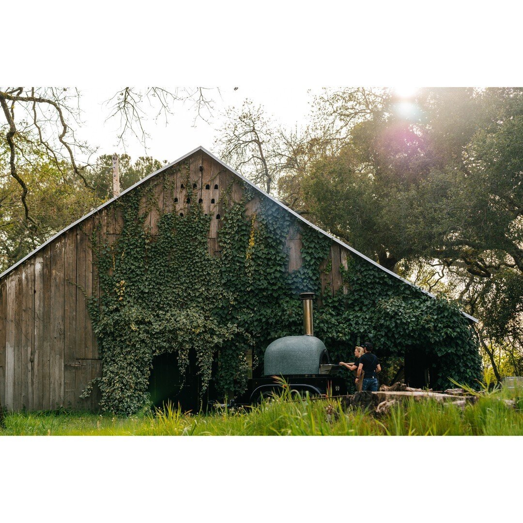 Our happy place​​​​​​​​
.​​​​​​​
.​​
.
📸 fun day with @emmakmorris 

#sonomavalley #bryanjonescatering #pizza #sonoma #woodfired #foodandwine #barn #pizzaoven #privatechef #catering #cateringservice #sonomafood #sonomafoodies