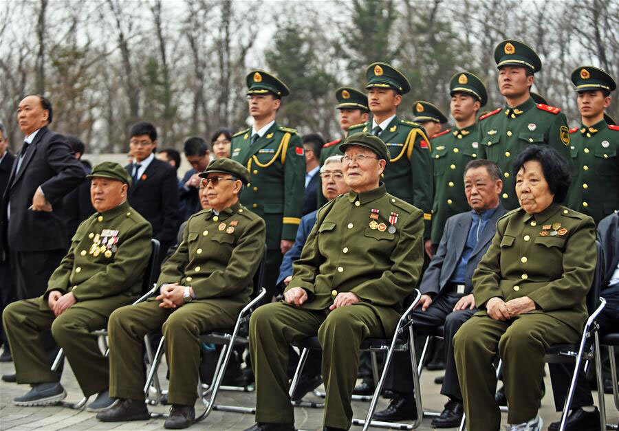 People’s Volunteer Army veterans attend a 2016 burial ceremony in Shenyang for the repatriated remains of soldiers who died in the Korean War. [Photo/Xinhua]