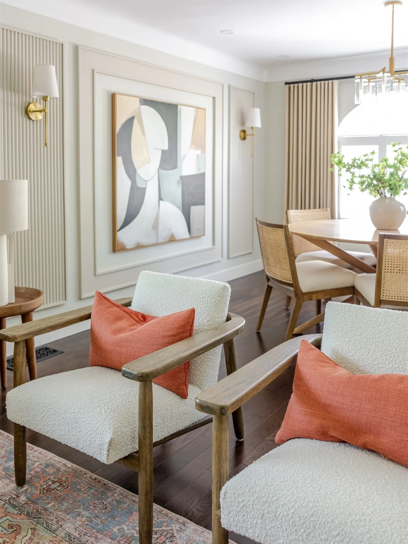 With the white &ldquo;Cloud Dancer&rdquo; being announced as the @pantone colour of the year, I&rsquo;m sharing a more colourful but refined interior ✨

For this space, we created a feature wall with ribbed wall panels, painted to add warmth. For the