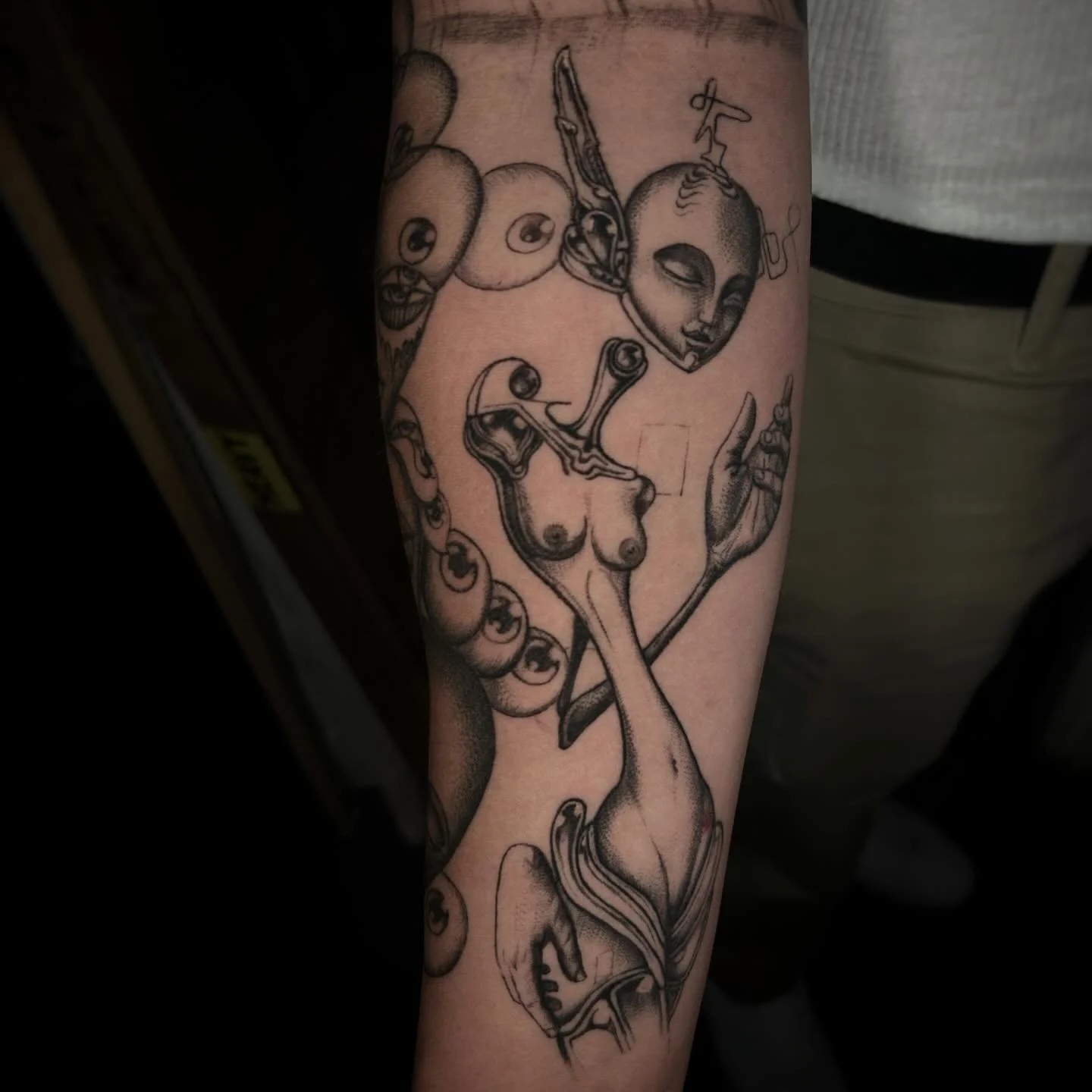 Super stoked I got to put in some more work on this being shoulder piece, a bunch of fitting beings into pre existing and reworking old stuff. We did almost all of this in a month !!! So thankful to see projects like these coming together, so much tr