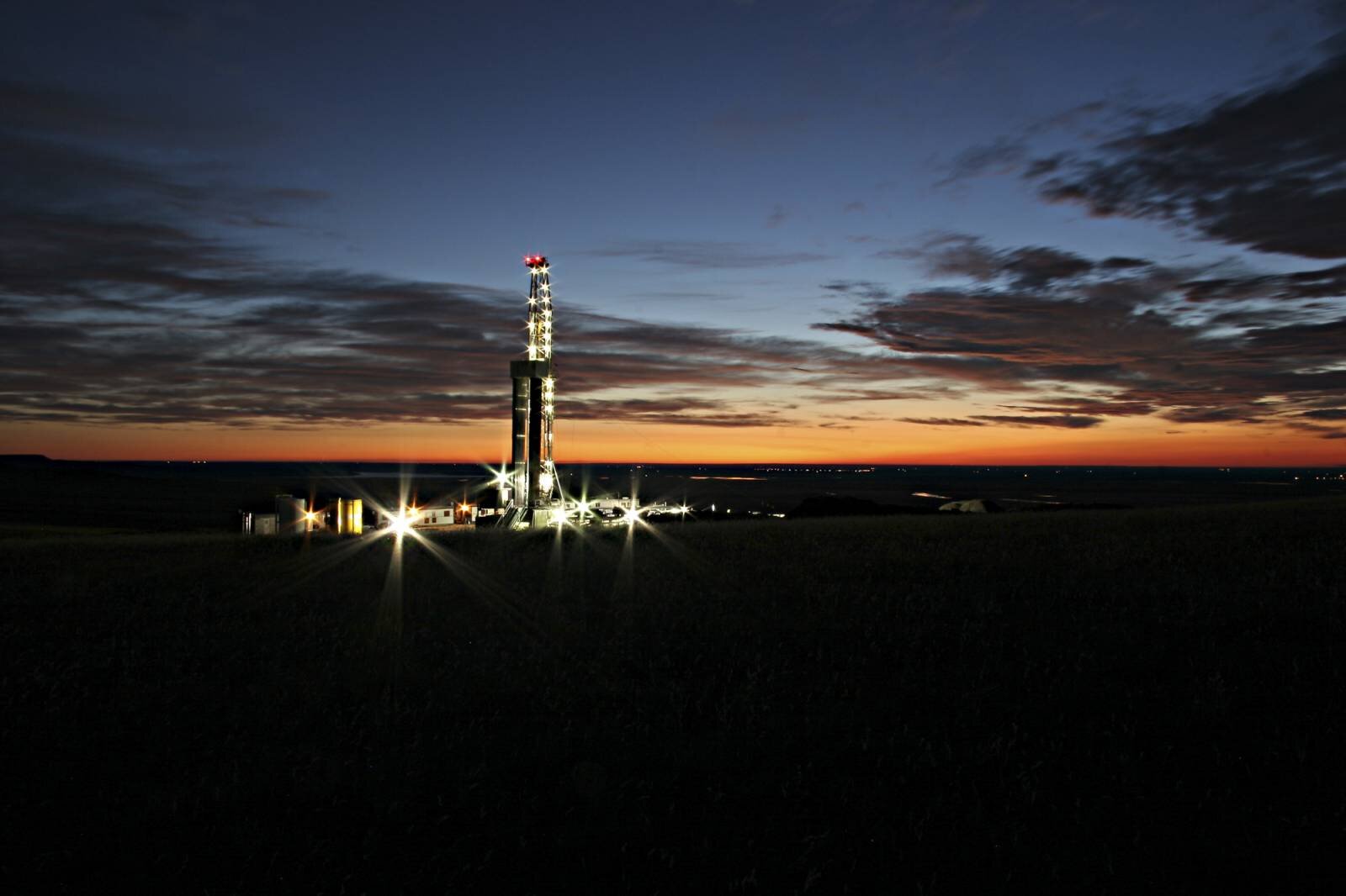 calgary oil gas photography rig at sunset.jpg