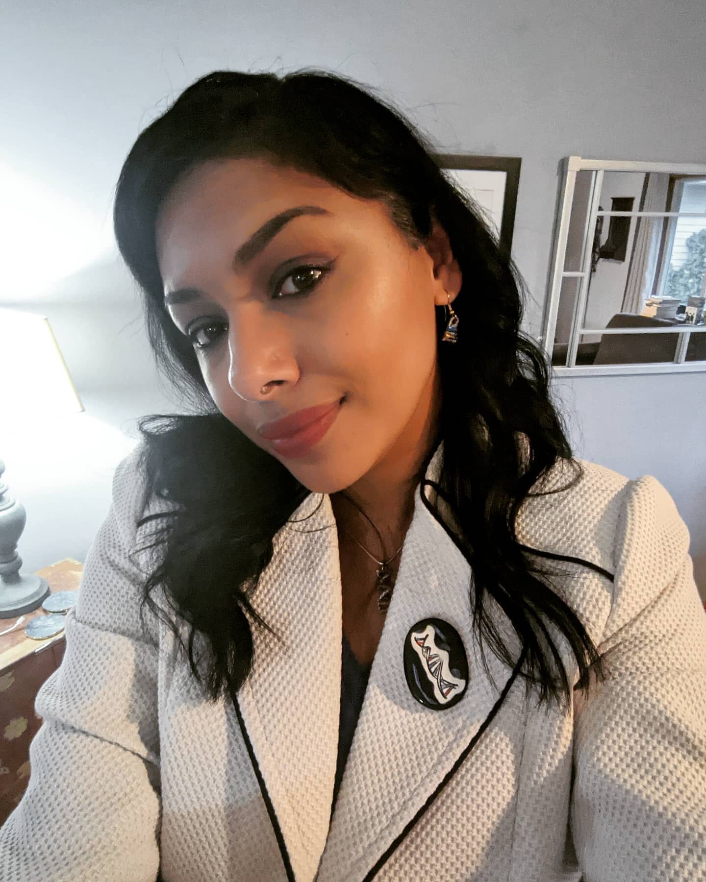 Put on my face for some video today for a virtual conference, as we do π¬
Pin by @surlyamy
#dna
#makeup
#pandemic2020