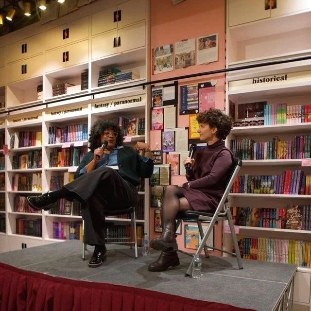 From the release event at The Ripped Bodice earlier this month. What a great way to kick off tour! I loved seeing and meeting all of you, thank you thank you thank you! 💙 

📷 @danielas.reads