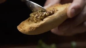 Tangamanga Oktoberfest - Bola de cerveza con Mostaza y Berros