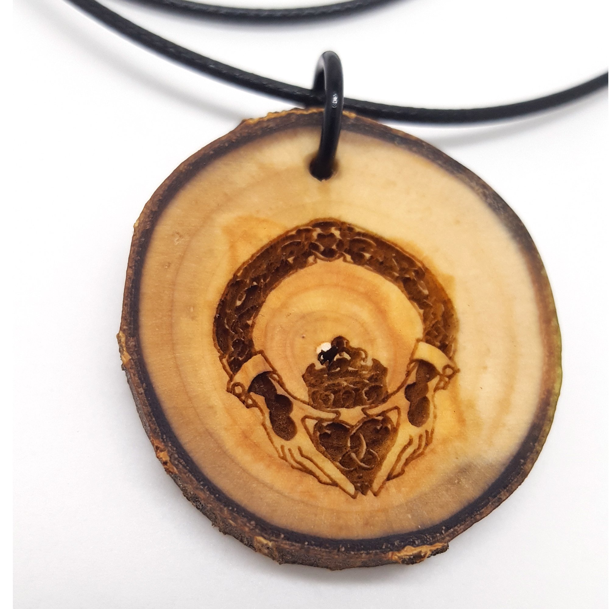 claddagh necklace 1.jpg