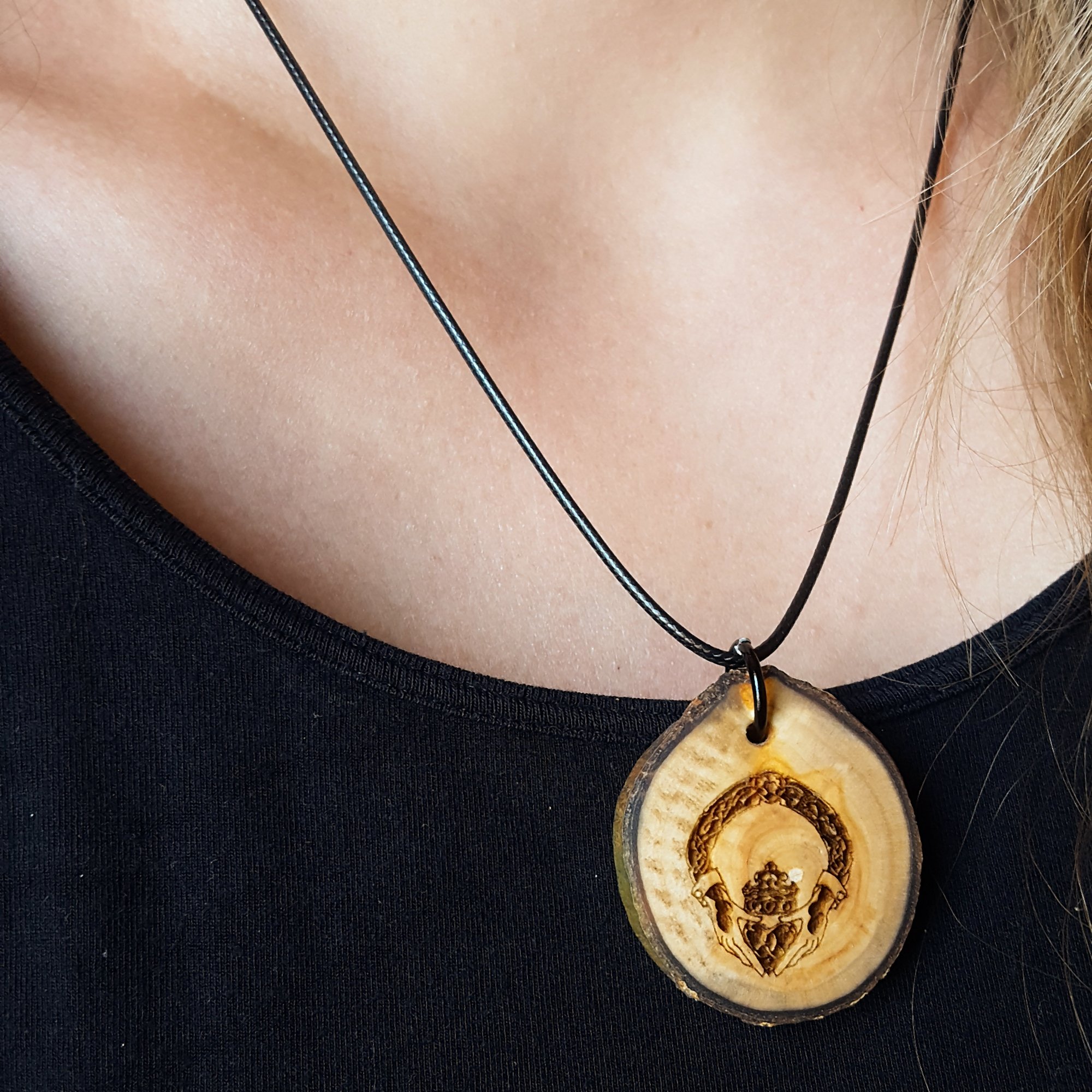 claddagh necklace 4.jpg