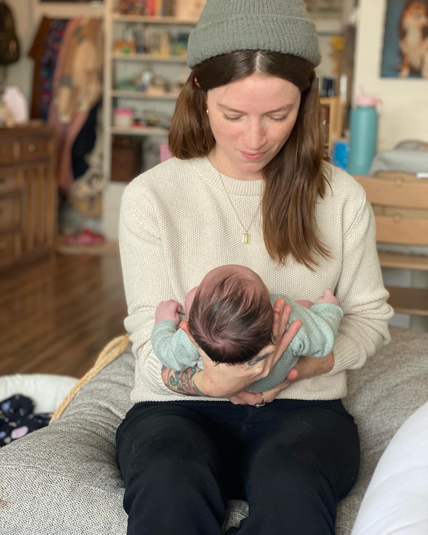 ✨I&rsquo;m feeling all kinds of feelings when I think back on 2021. Pictured is me with Maeve, born earlier this year 🧡 supporting her family at her birth was such a treat 🧡

This past year @goldenbowbirth and I finished our second year in our doul