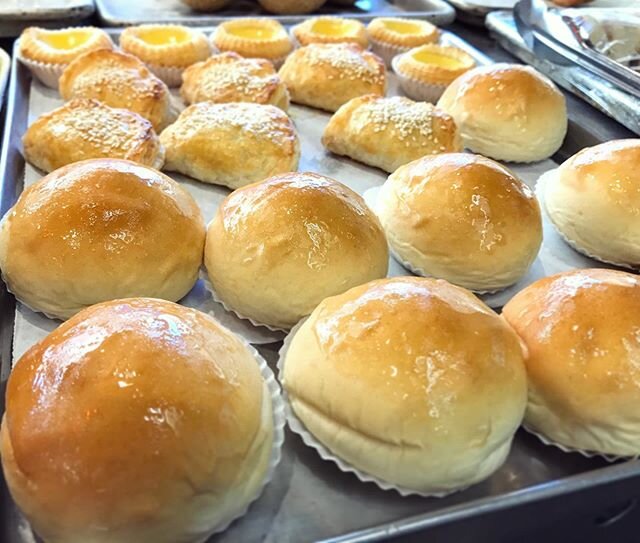 Buns, tarts and puffs! Dim sum diversification! #dimsumsquad #snacktime #bbqporkbuns #bbqporkpuff #eggtarts
.
.
.
.
.
.
.
#orderlocal #openfordelivery #takeout #feedingamerica #shelterinplace #shelterinplacesanfrancisco #covid_19 #socialdistancing #f