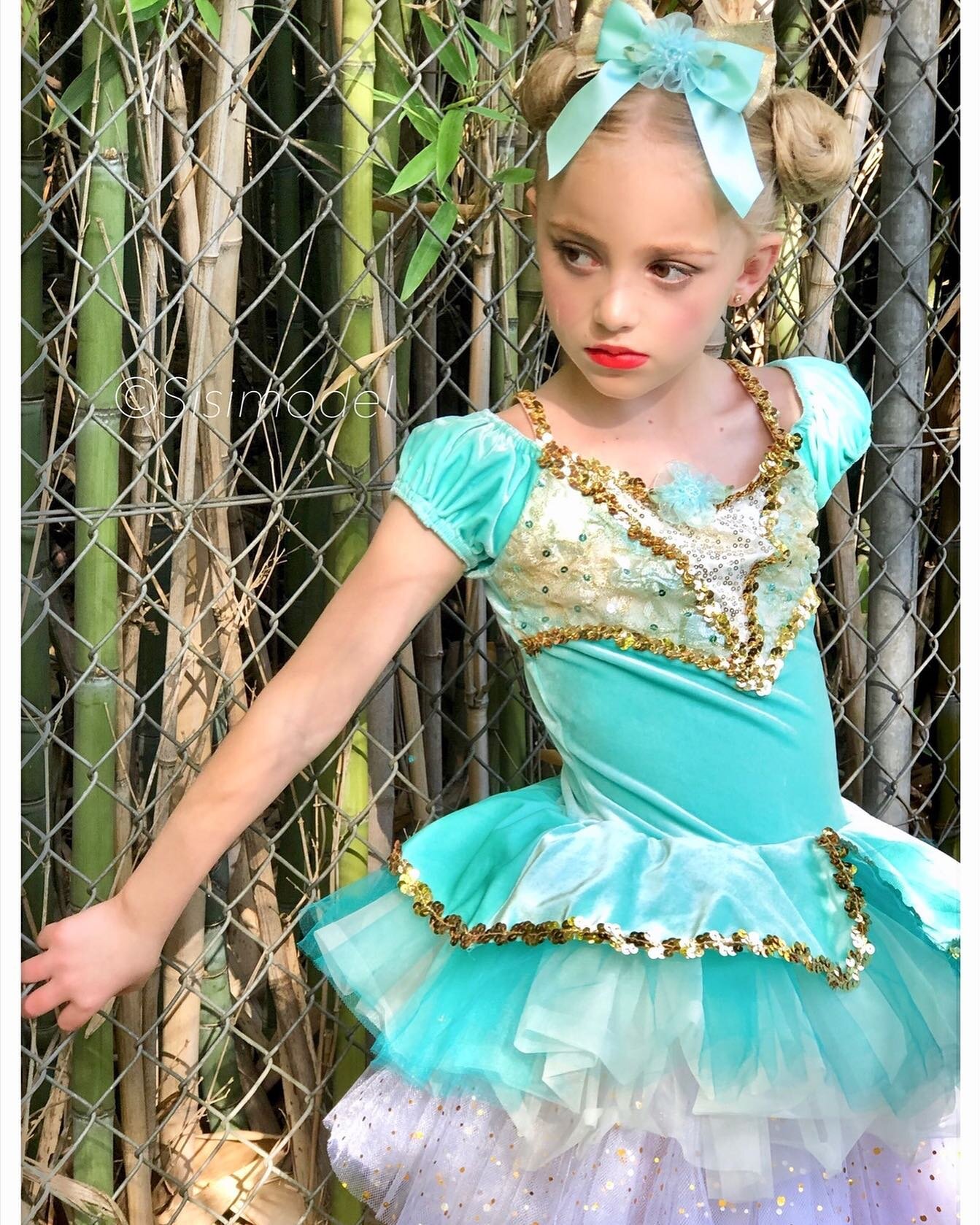 #happystpats 
#stpatricksday 
#pattyday 
#cutenessgirl 
#modeldancer 
#tutudresses 
#balletlovers 
#stageready 
#sisisiennaandme 
#sisimodel 

🦋🦋🦋🦋🦋🦋🦋🦋🦋🦋 
@sisi_siennamia_official 
@sisimodel_portfolio 

SHEBROOKMYMOOD