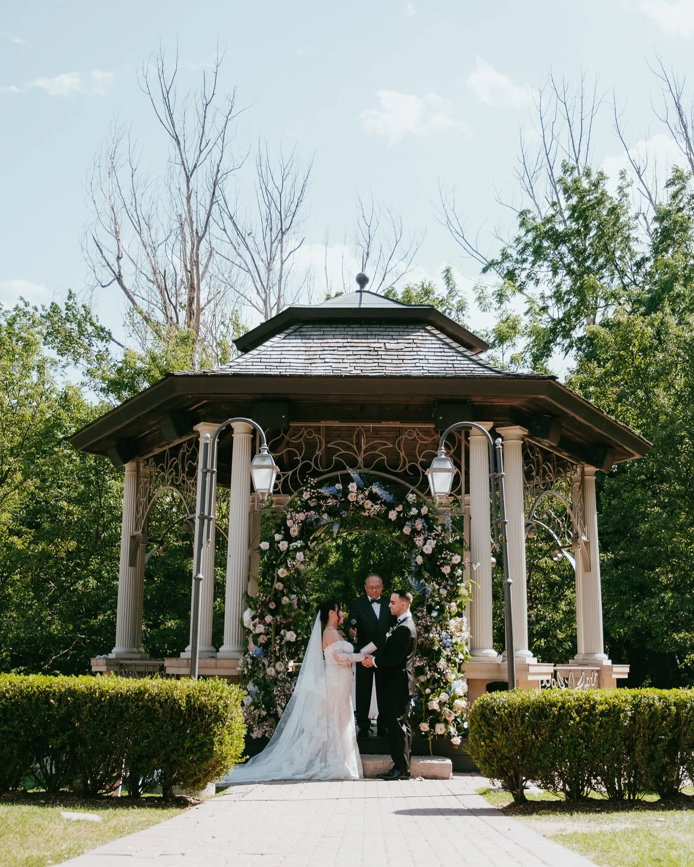 Some of our favourites from Selina &amp; Omar&rsquo;s big day ❤️&zwj;🔥

Venue: @ascottparc
Photo/Video: @abcreationsstudios
Florals: @concept.floral
Day of Coordinator: @sireneventsandco
Bridal Hair &amp; MUA: @brushmeup.ca
Officiant: @rmontecillo03