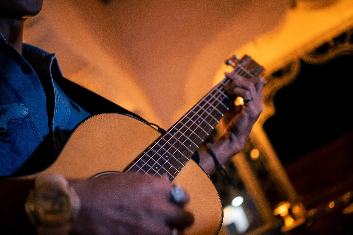 Live music at pesona lounge Ubud with warm ambience.
