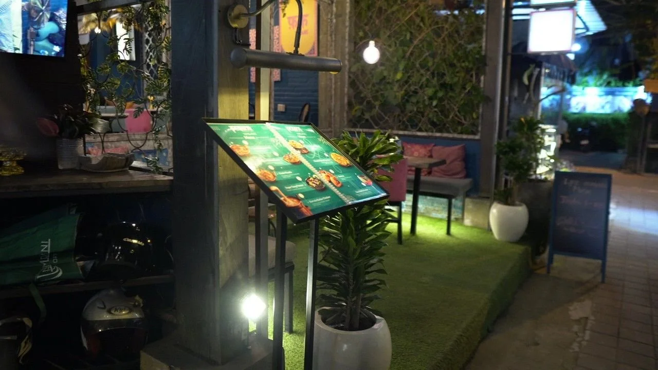Gautama Street at night featuring restaurants and the inviting atmosphere of Pesona Lounge in Ubud