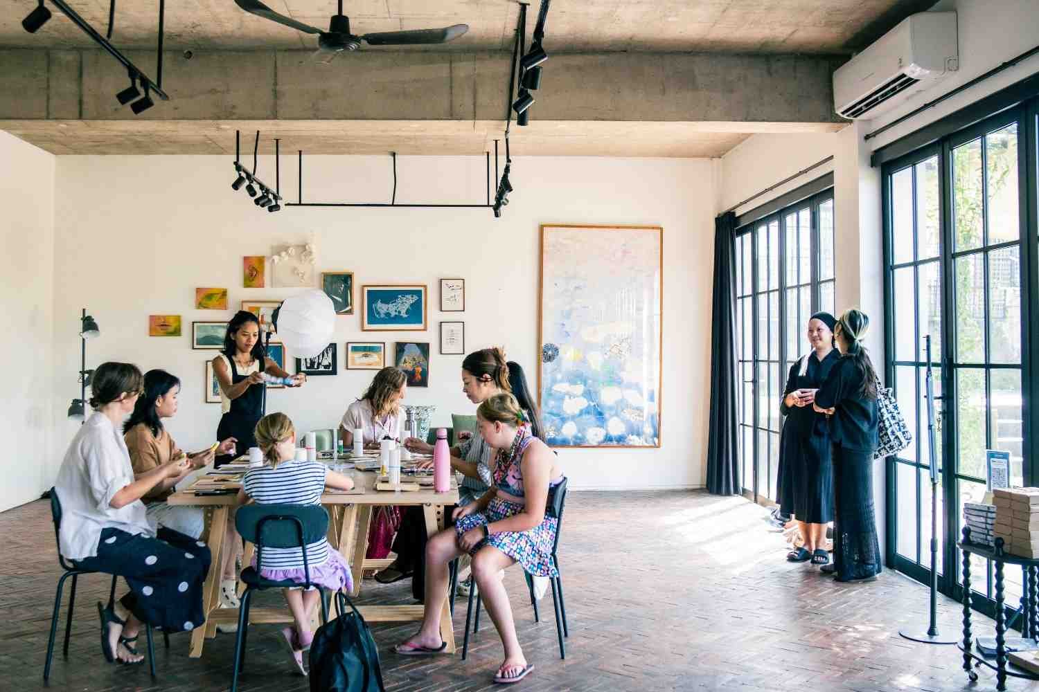 painting class atmosphere at ubud open studio