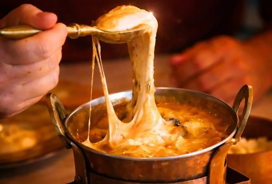Freshly served Butter Chicken with melted cheese at Pesona Lounge in Ubud.