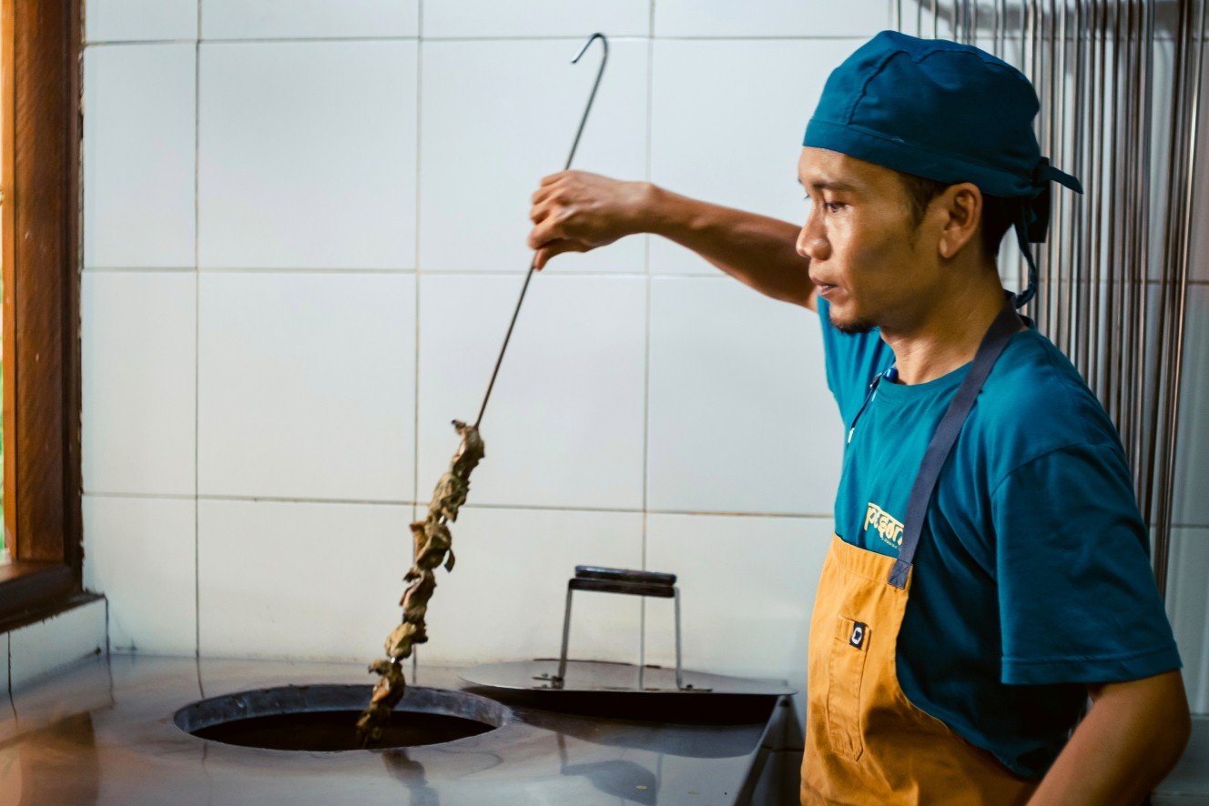 Chef preparing authentic Indian curry using traditional Indian cooking methods.
