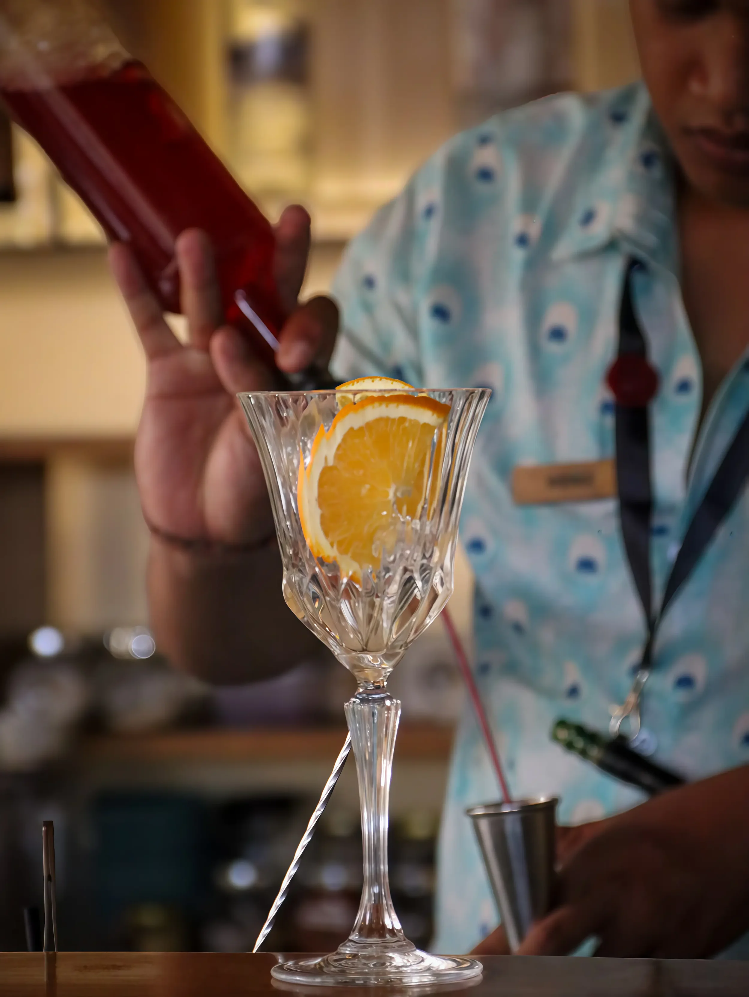 bartender crafting pesona's mocktail