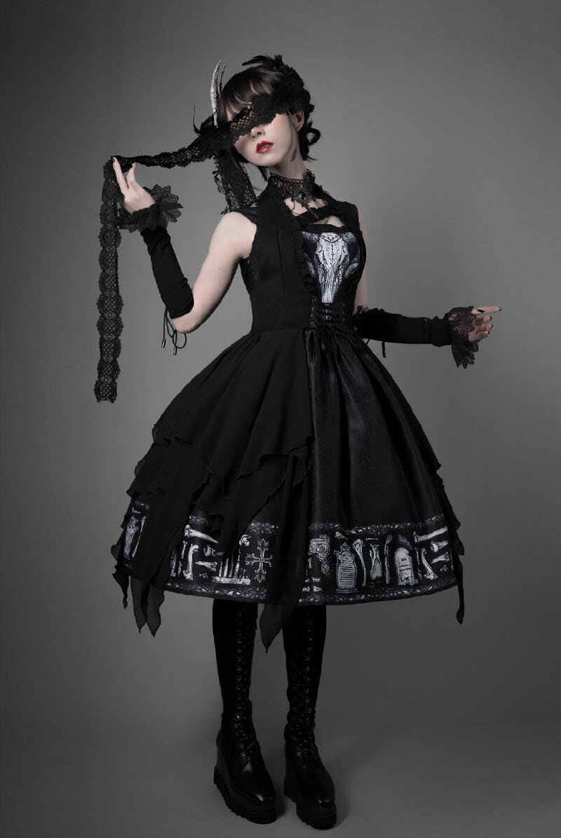 Gothic Lolita.jpg