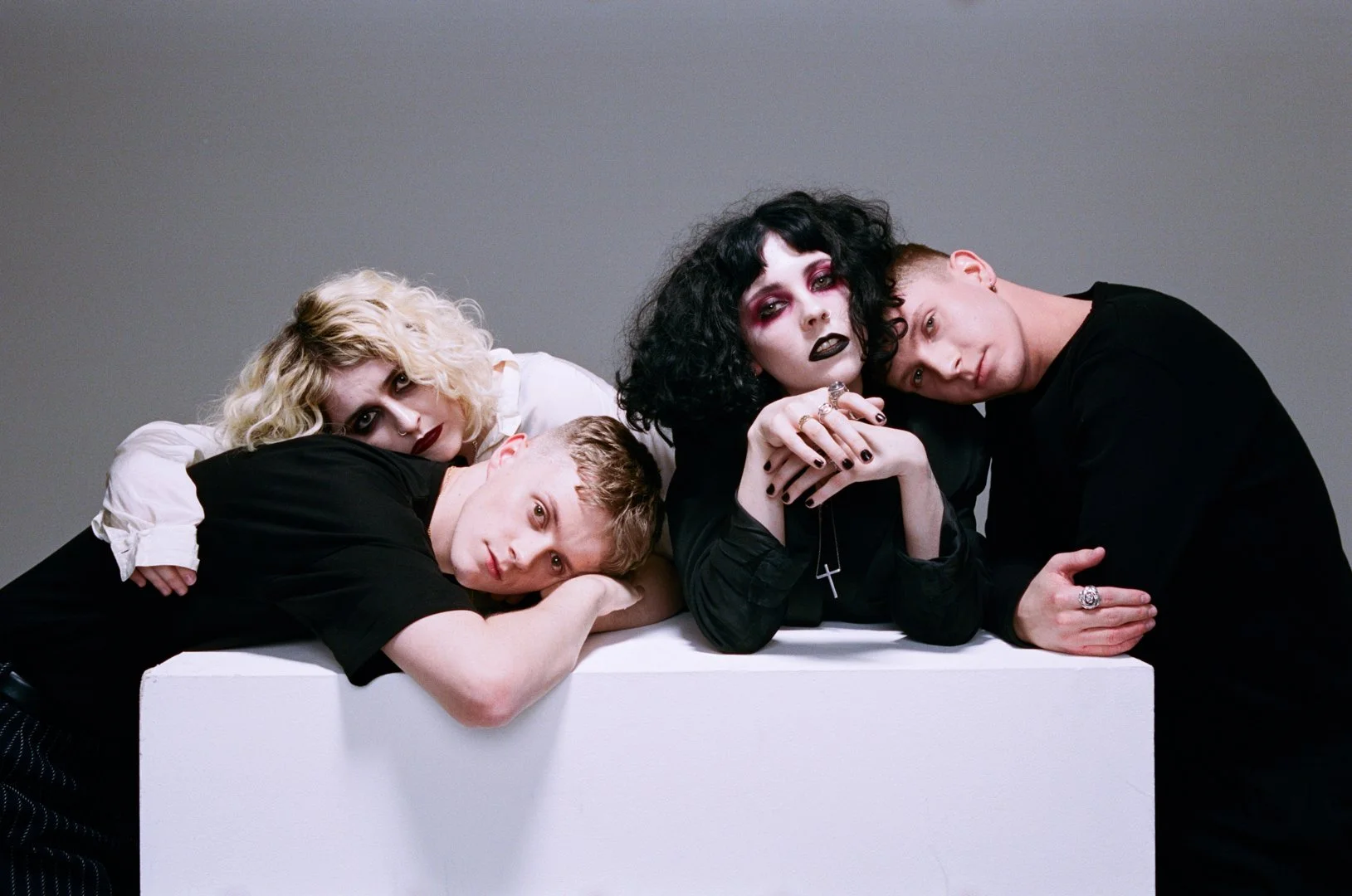 1975-Pale-Waves-000055430017.jpg