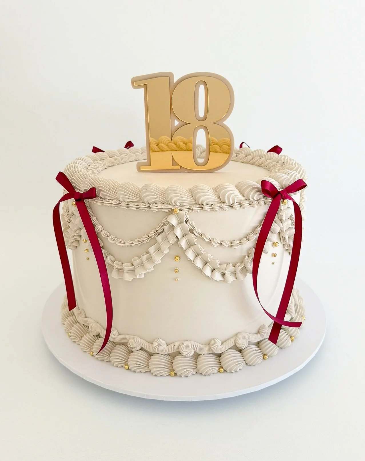 Happy 18th Birthday Mariah! Feels like just yesterday I made your 1st birthday cake! 
Swipe across to check out my caking skills way back then! 🫣
.
#frostedindulgence #brisbanecakes #brisbanebirthdaycakes #lambethcake #vintagecake