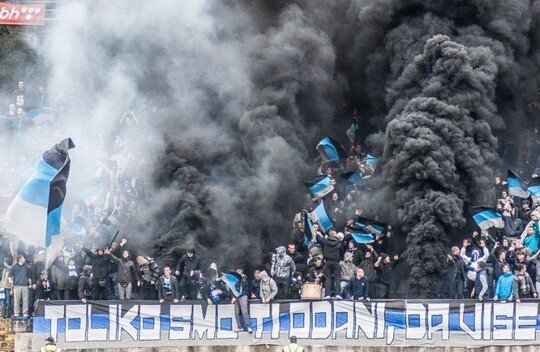 Manijaci putting on a show during a league game at the Grbavica Stadium | Photo Credit