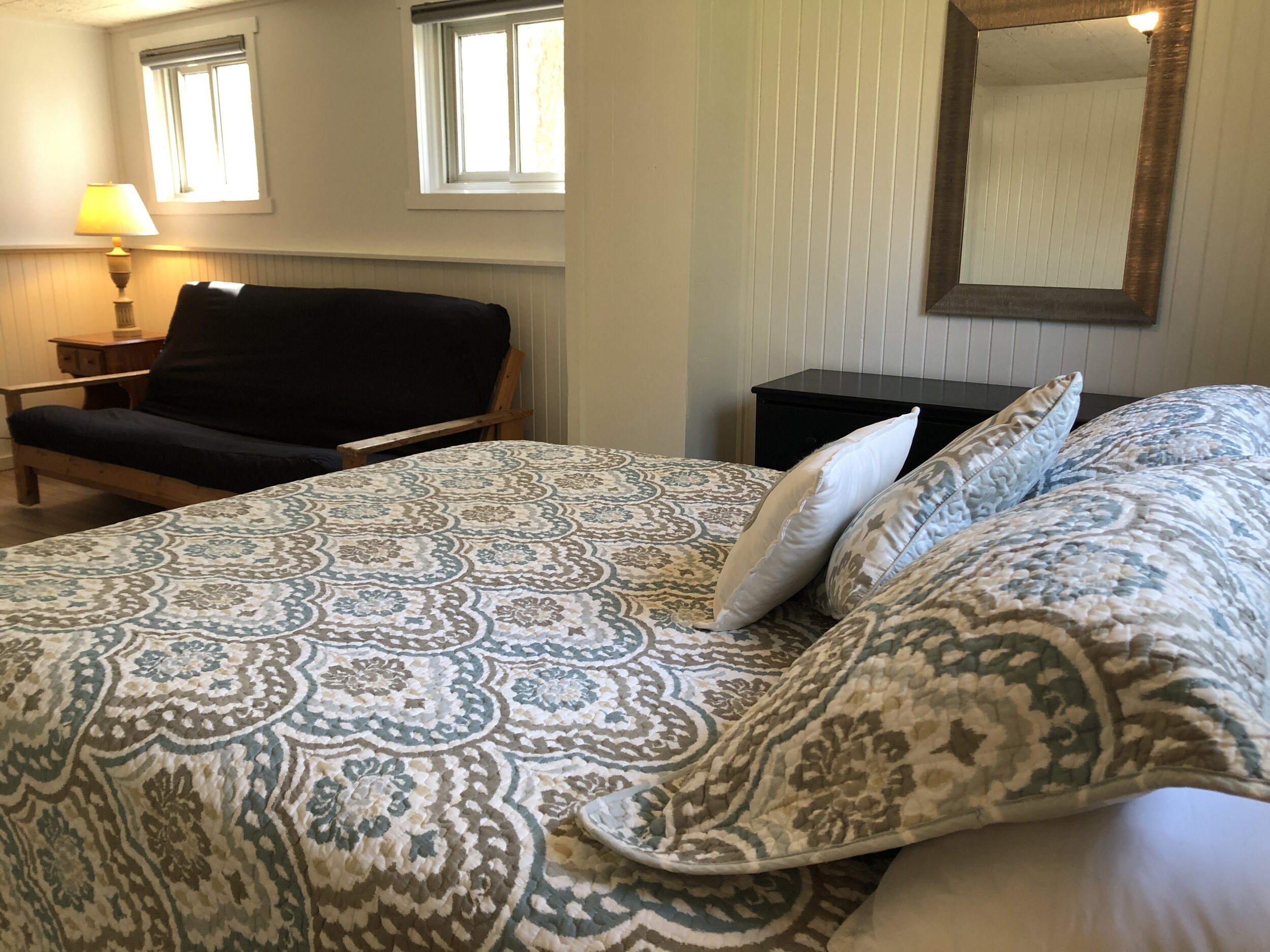 Bedroom #1 - Queen bed &amp; futon