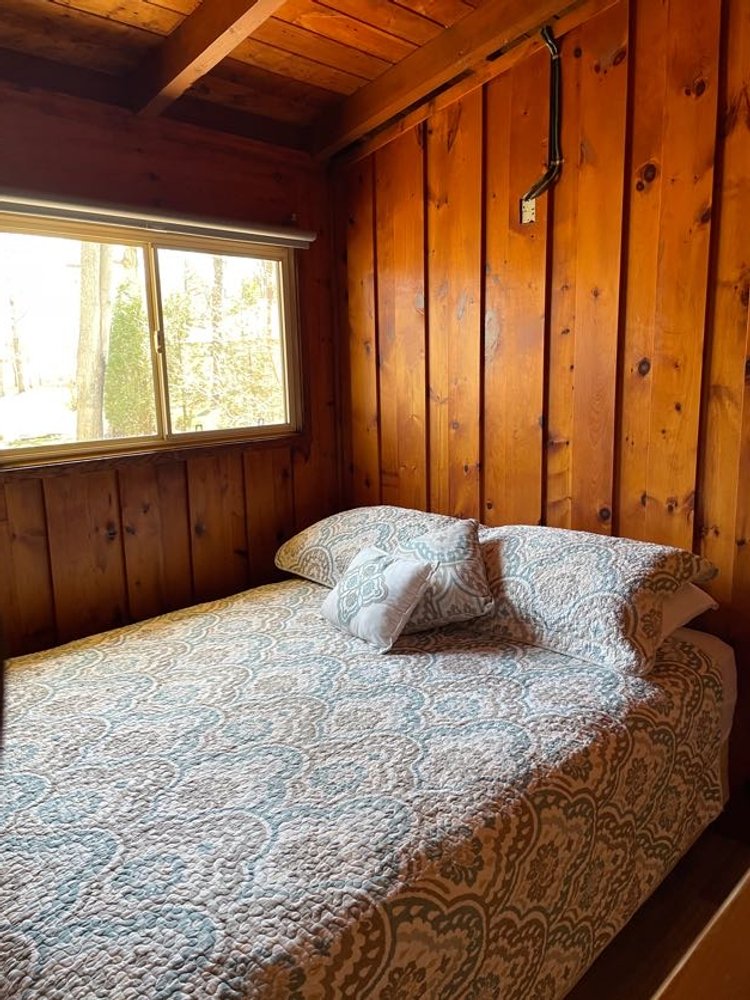 Bedroom 2 - Queen Bed