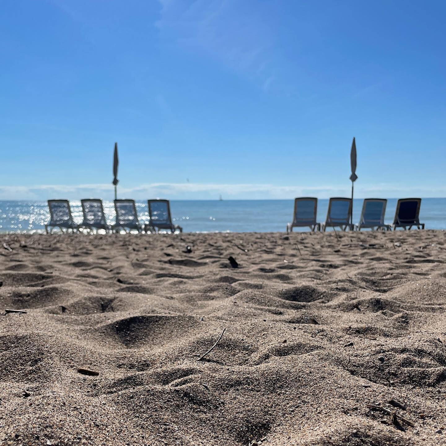 Happy long weekend ☀️ 
.
.
.
#deerparklodge #nofilter #bayfieldontario #ontarioswestcoast #myontario #discoveron #ontariobeaches #lakelife #lakehuron