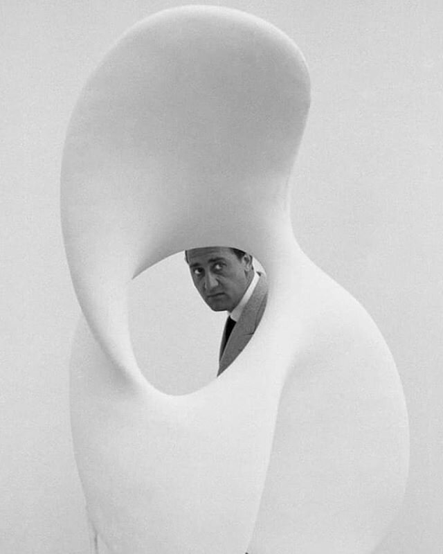 On the 100th anniversary of his birth, Alberto Sordi with Nudo by Alberto Viani at 1958 Venice Biennale

Via @artribune

#synaestheticmag #albertosordi #biennalevenezia #labiennale #italiancinema #dolcevita