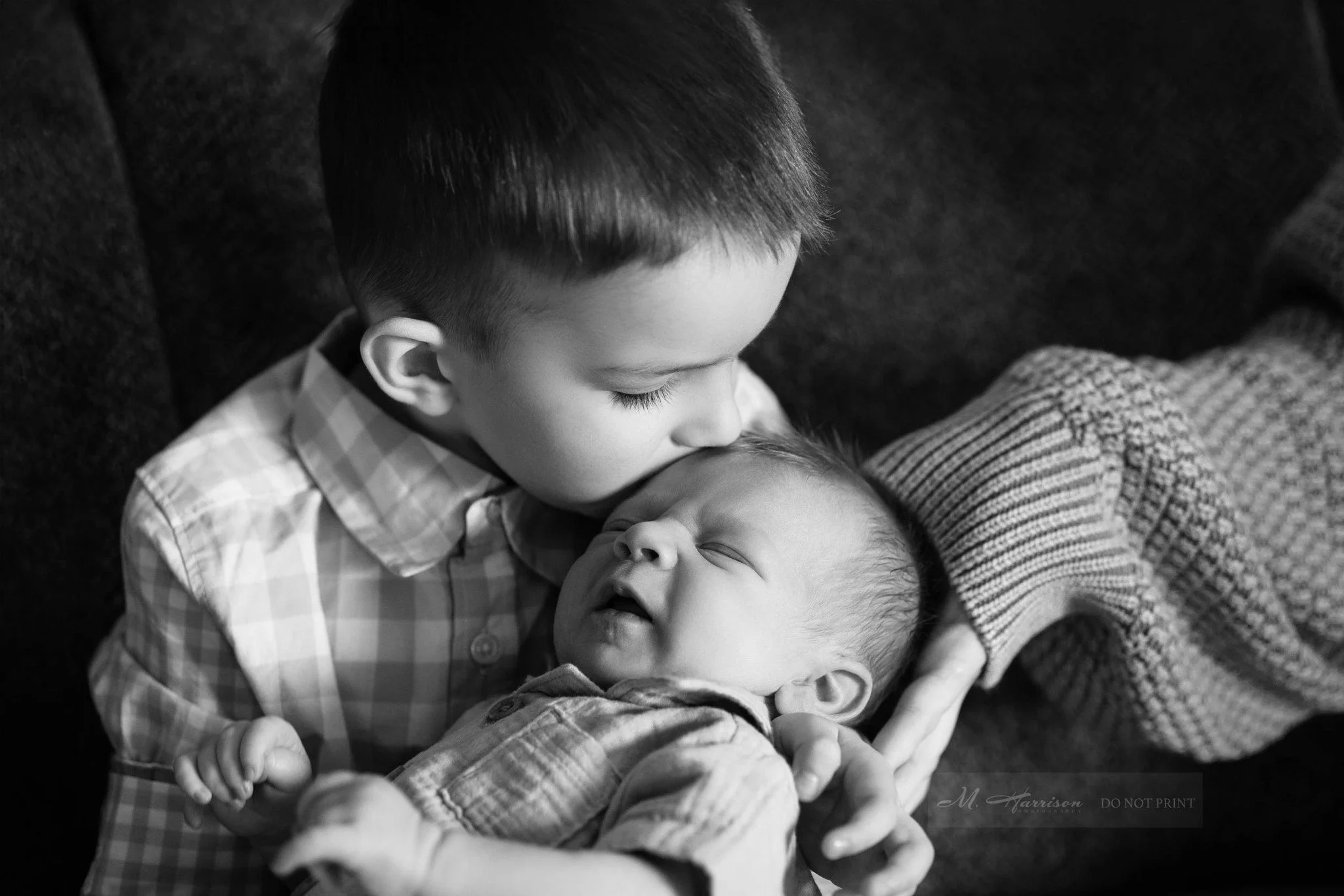 &ldquo;There&rsquo;s no other love like the love from a brother.&rdquo; &ndash; Astrid Alauda

#siblingslove😘 #siblingsportrait #siblingslove❤️ #siblingsarethebest #siblingslove❤ #siblingsgoals💕 #siblingsbonding  #familyphotography❤️📸 #siblingspho