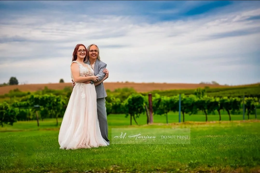 Just experienced the most beautiful wedding with photos in the vineyards - rustic, intimate, and absolutely perfect. There's something so special about saying "I do" surrounded by nature and loved ones. 💕🍇 #VineyardWedding #RusticChic #Pr