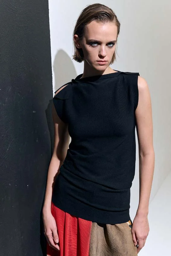 PAG - SPAZIALISMO - LOOK BOOK_Stránka_31_Obraz_0001.jpg
